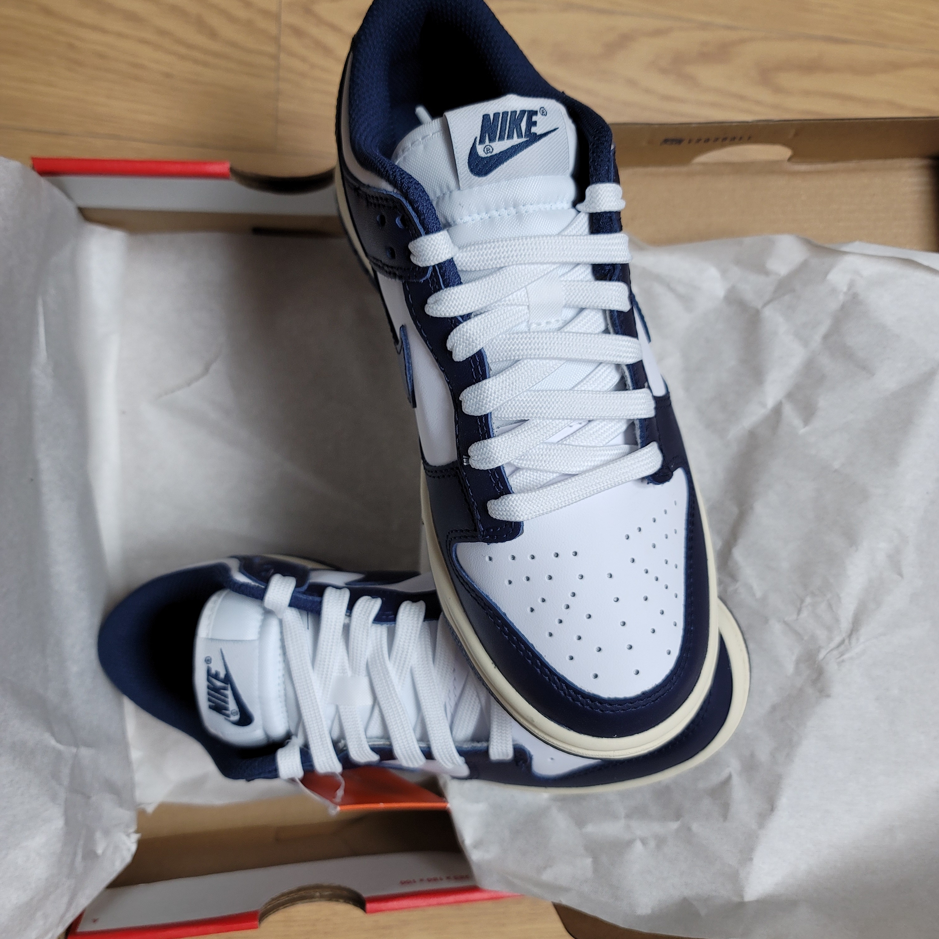 (W) Nike Dunk Low Vintage Midnight Navy 착용 스타일 - 2