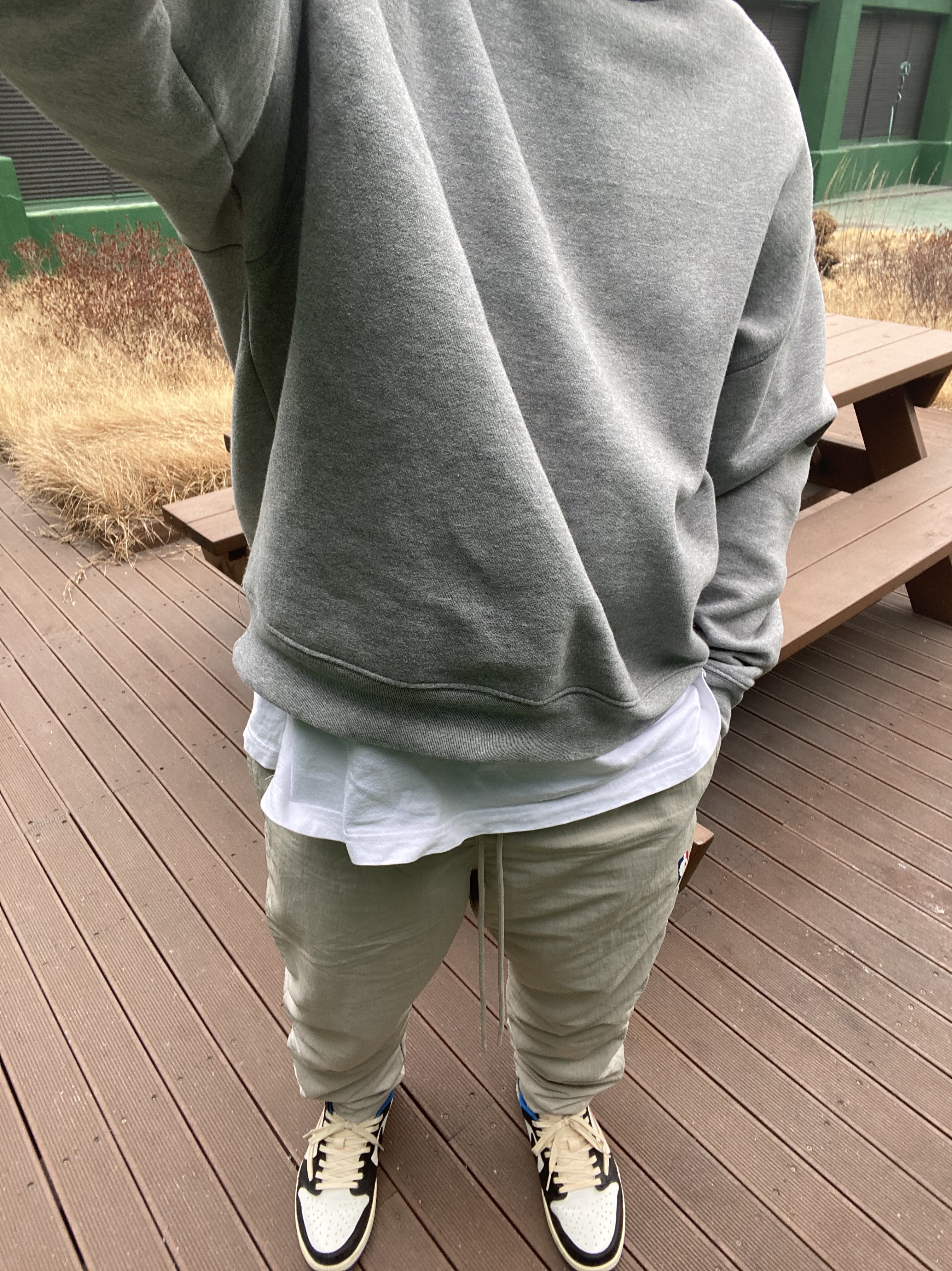 Nike x Fear of God Warm Up Pants String, Nike x Fear Of God NRG Crew Sweatshirt 착용 스타일 - 1