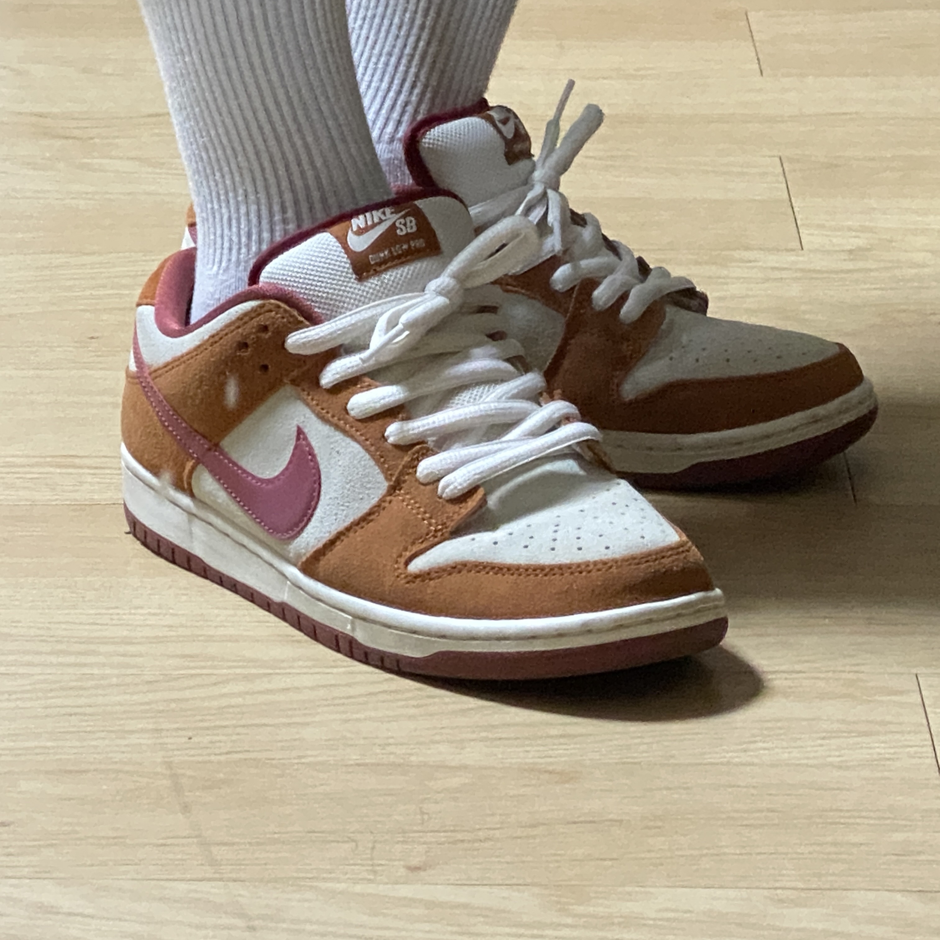 Nike SB Dunk Low Pro Dark Russet 착용 스타일