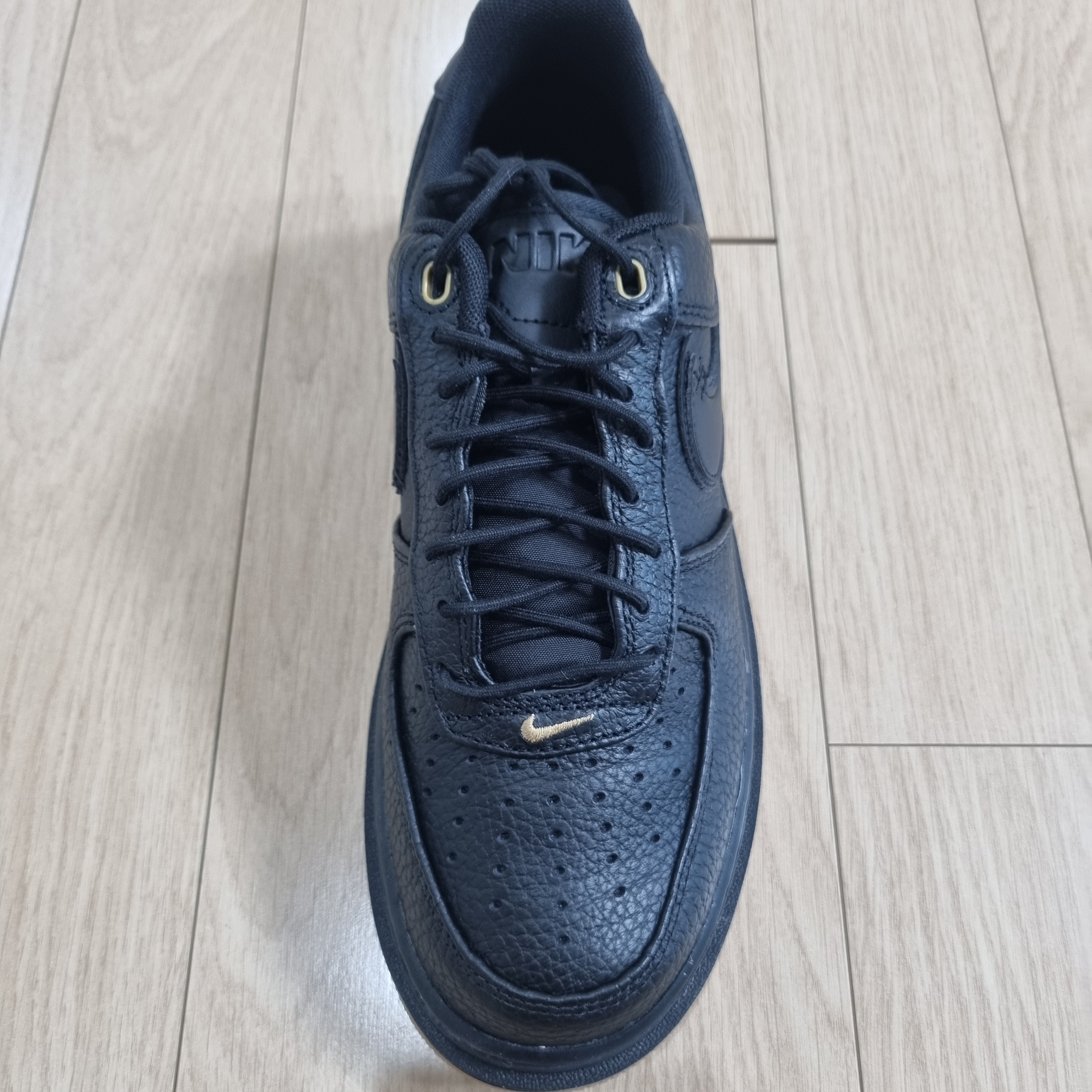 Nike Air Force 1 Luxe Black 착용 스타일 - 1