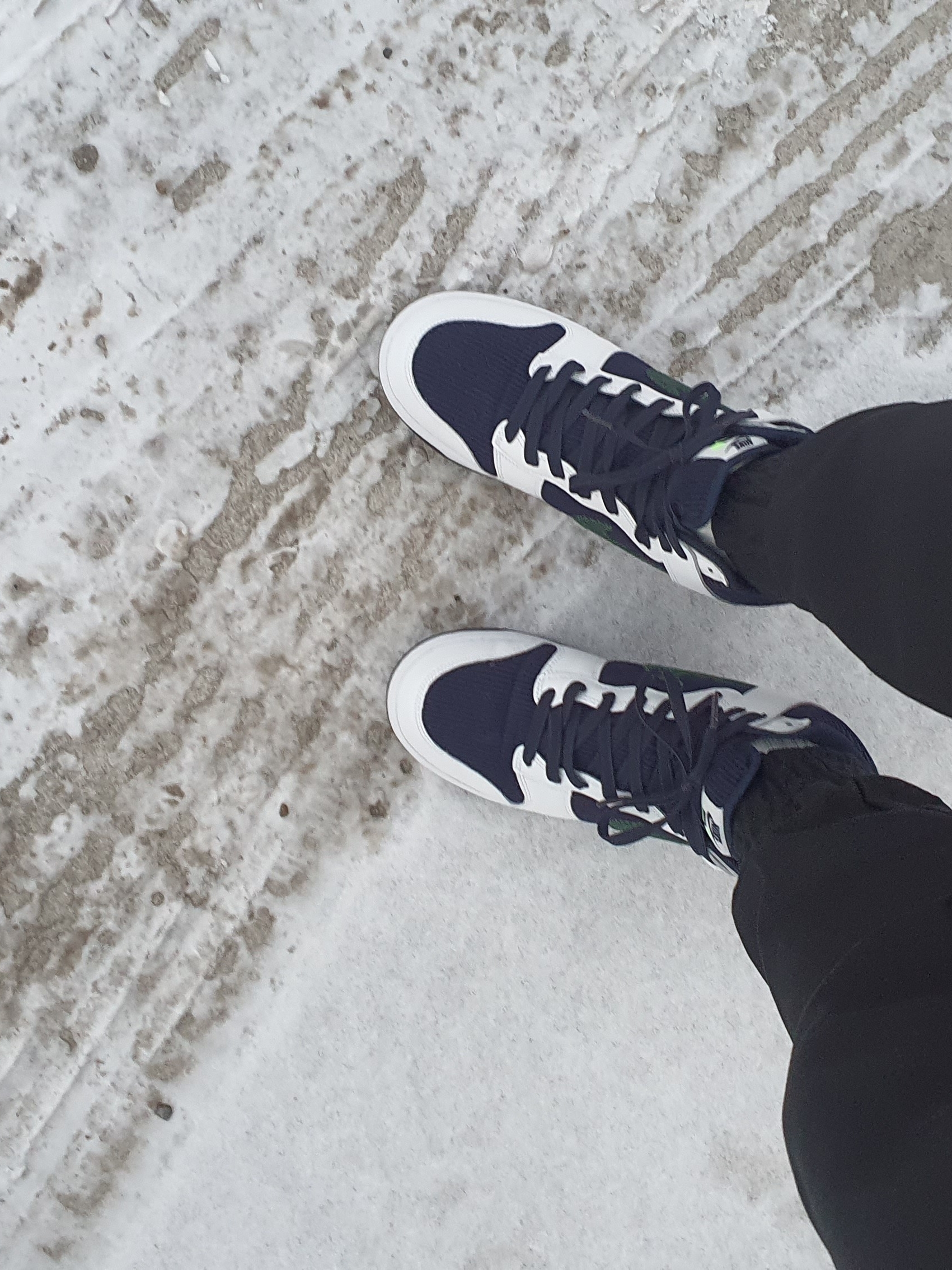 Nike Dunk High PRM EMB College Navy 착용 스타일 - 2