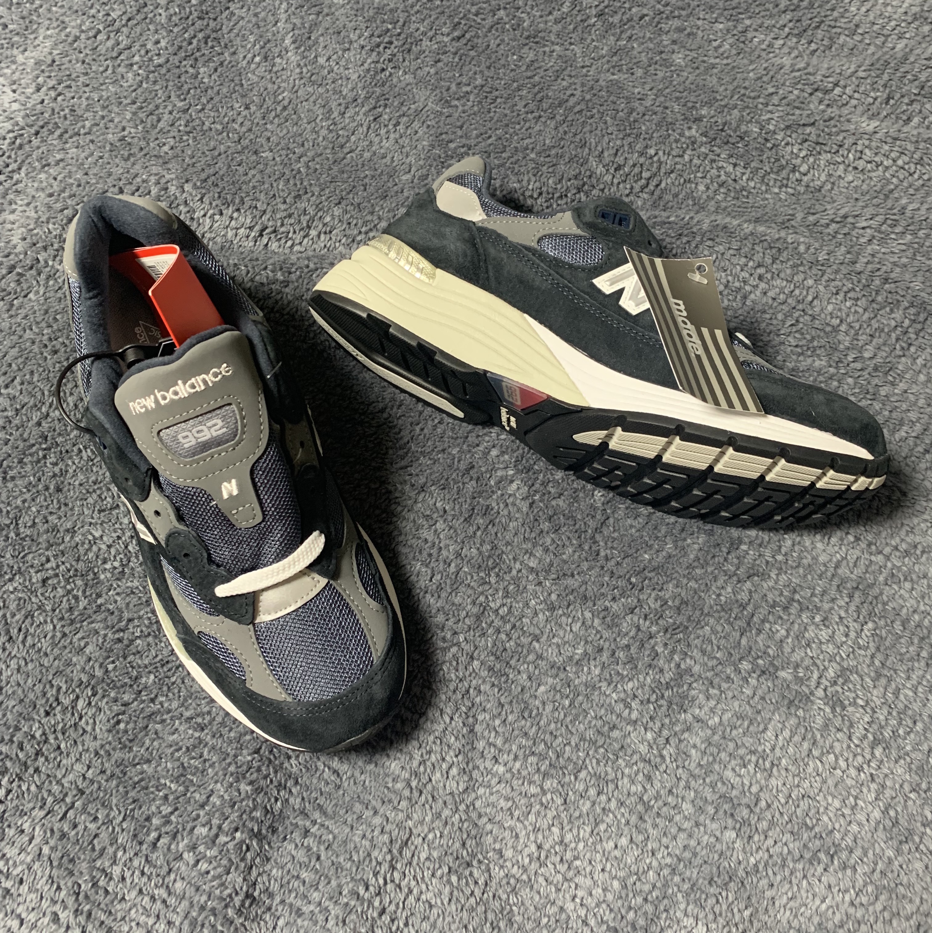 New Balance 992 Made in USA Navy 착용 스타일 - 1