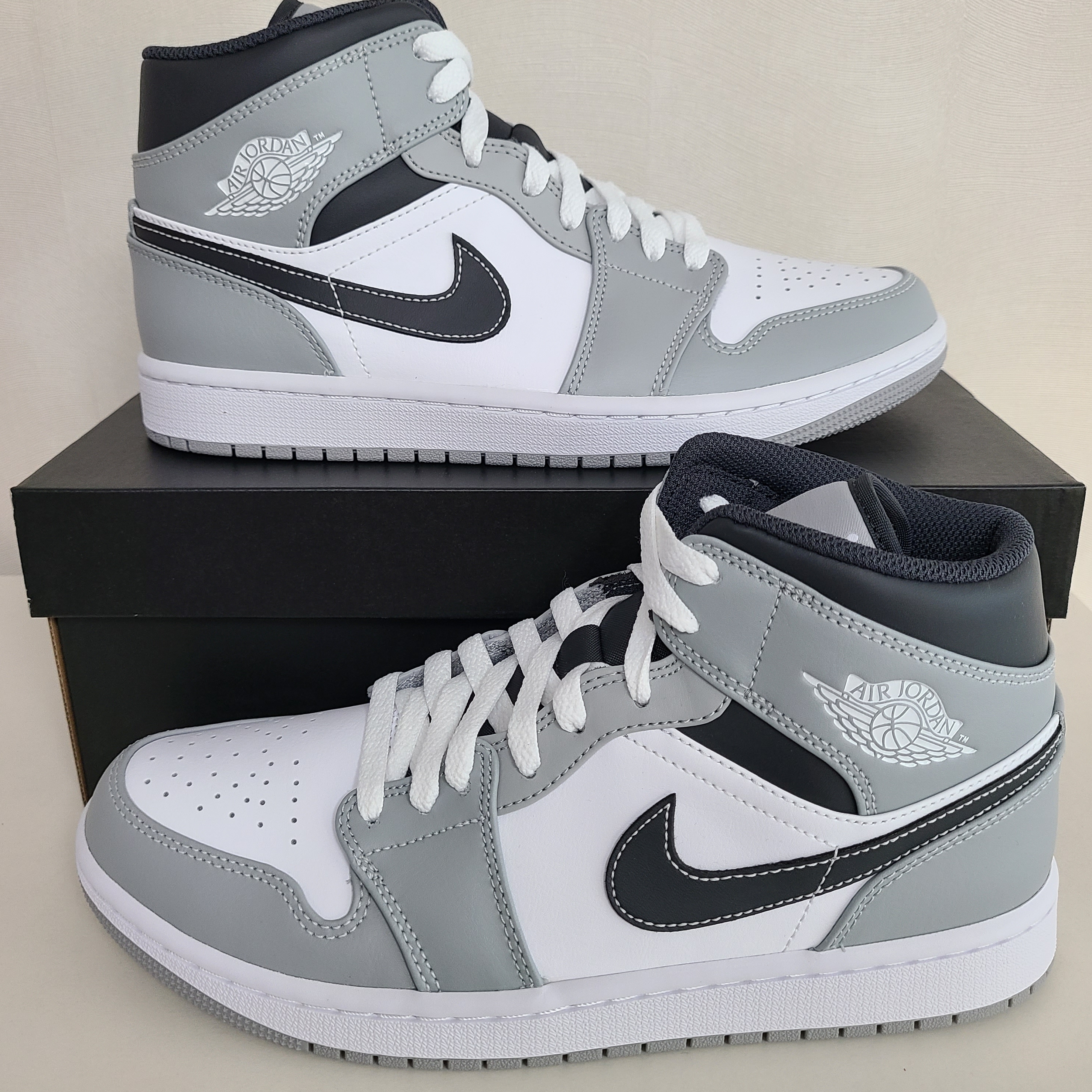 Jordan 1 Mid Light Smoke Grey Anthracite 착용 스타일