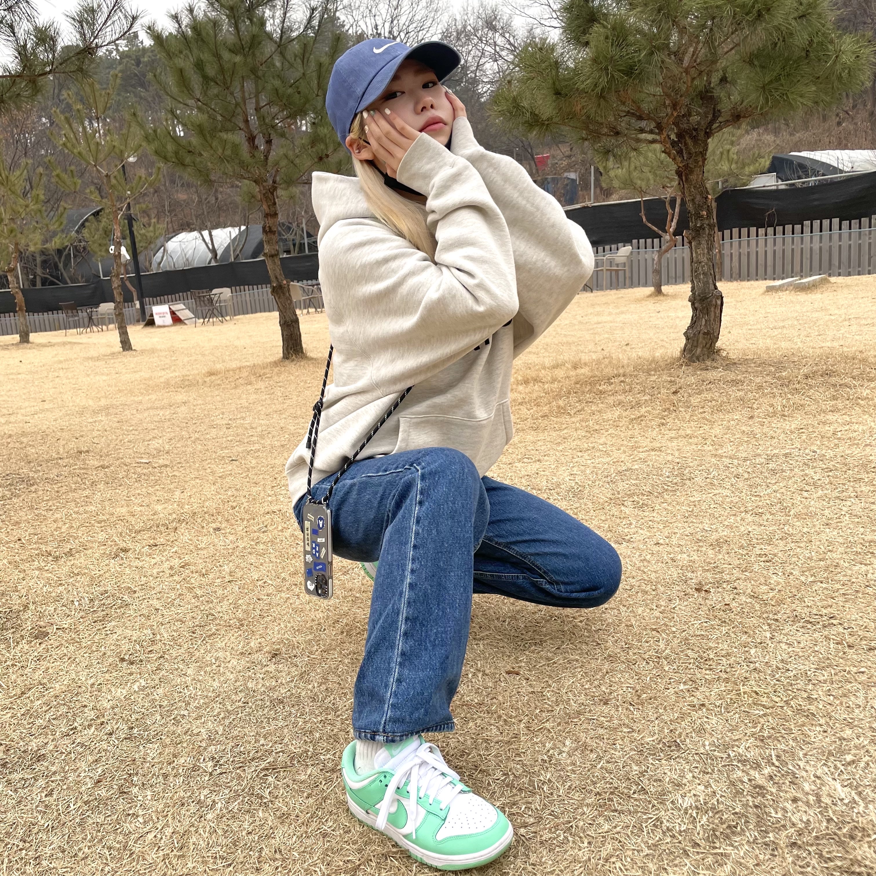 (W) Nike Dunk Low Green Glow, Essentials 3D Silicon Applique Pullover Hoodie Oatmeal/Oatmeal Heather/Light Heather Oatmeal 2020 착용 스타일 - 4