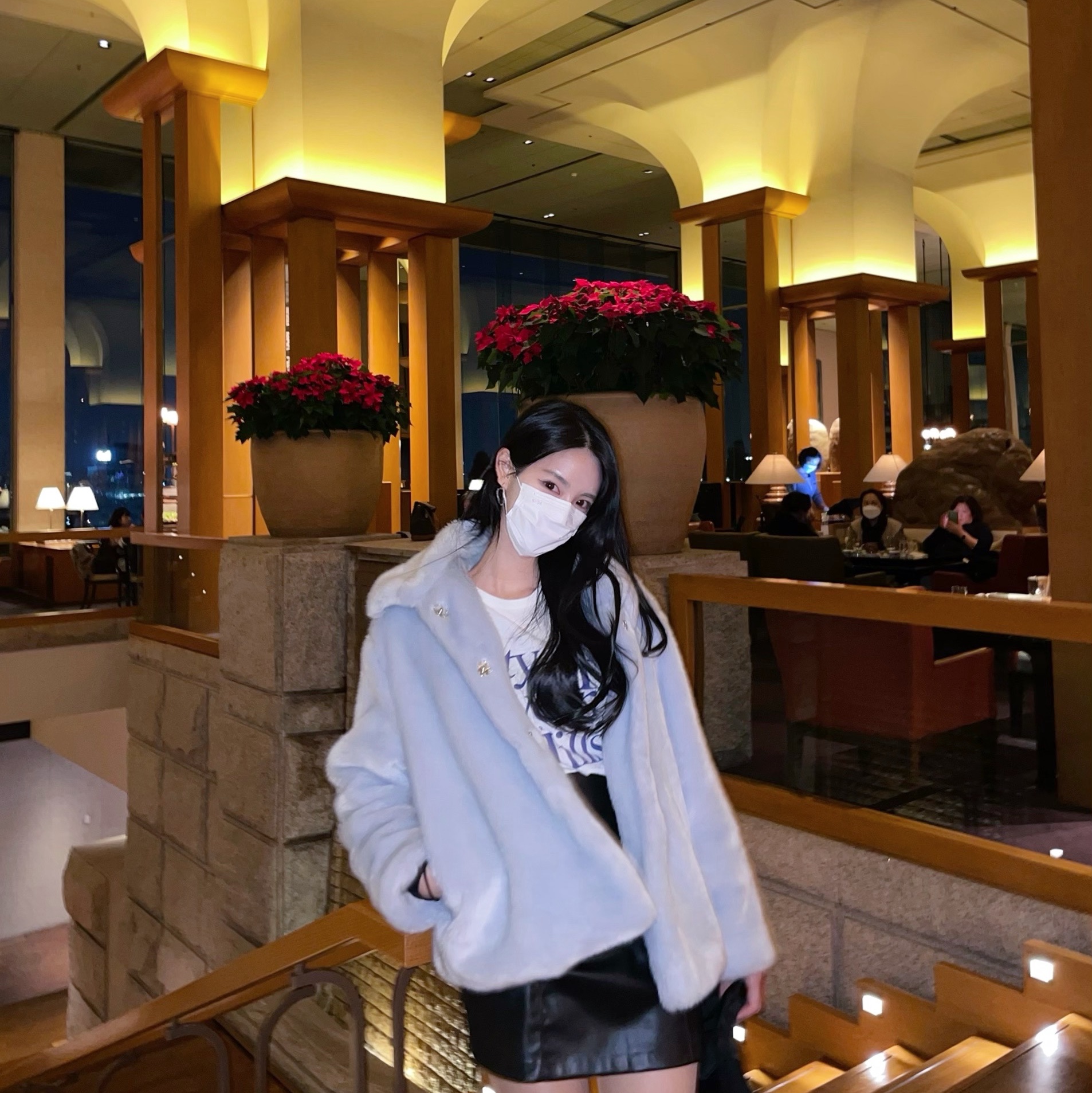 Prada Re-Nylon Bucket Hat Black, (W) Jordan 1 Mid Wolf Grey 착용 스타일 - 5
