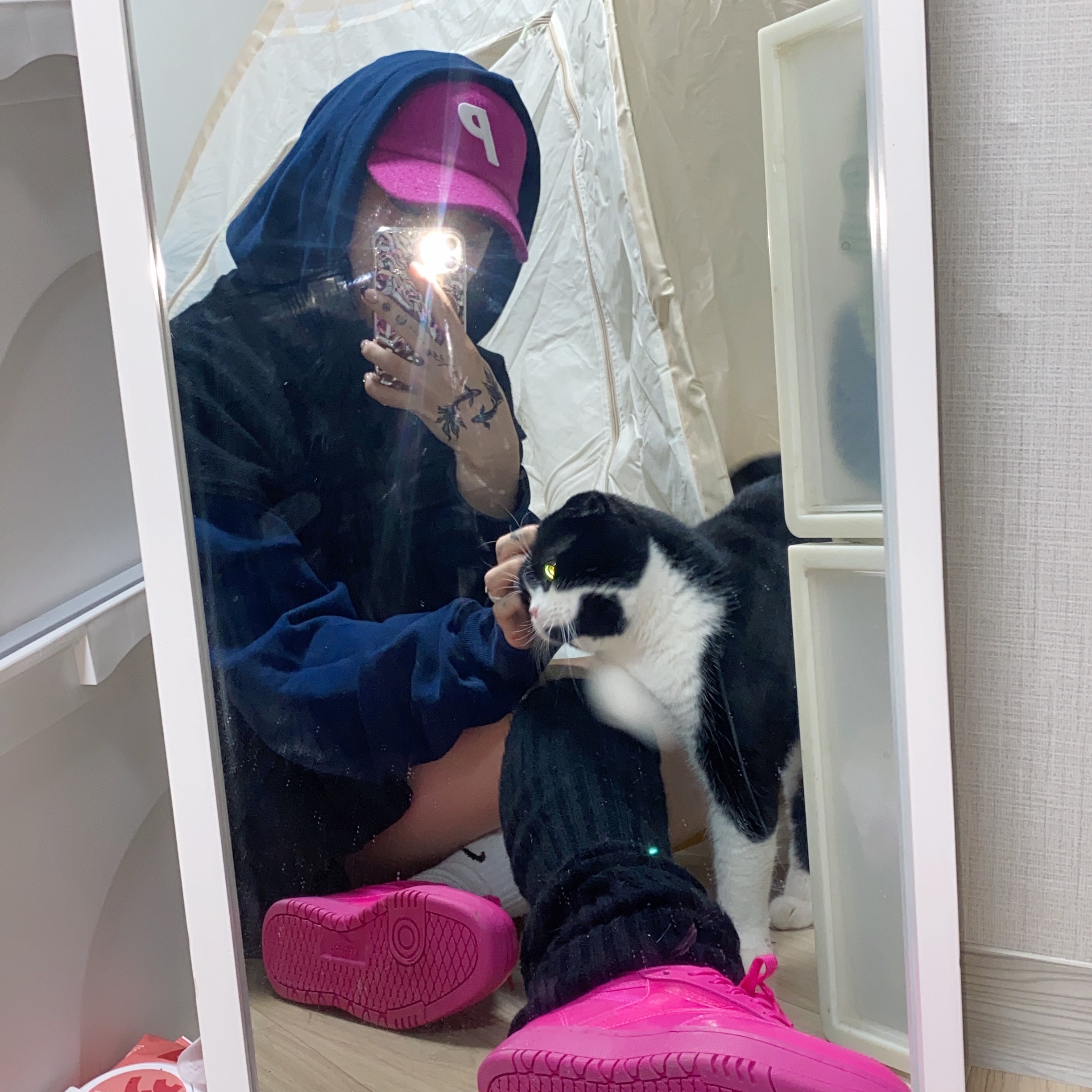 Palace Harris Tweed P 6-Panel Pink - 21FW, (W) Reebok x Cardi B Club C Double Dynamic Pink 착용 스타일 - 1