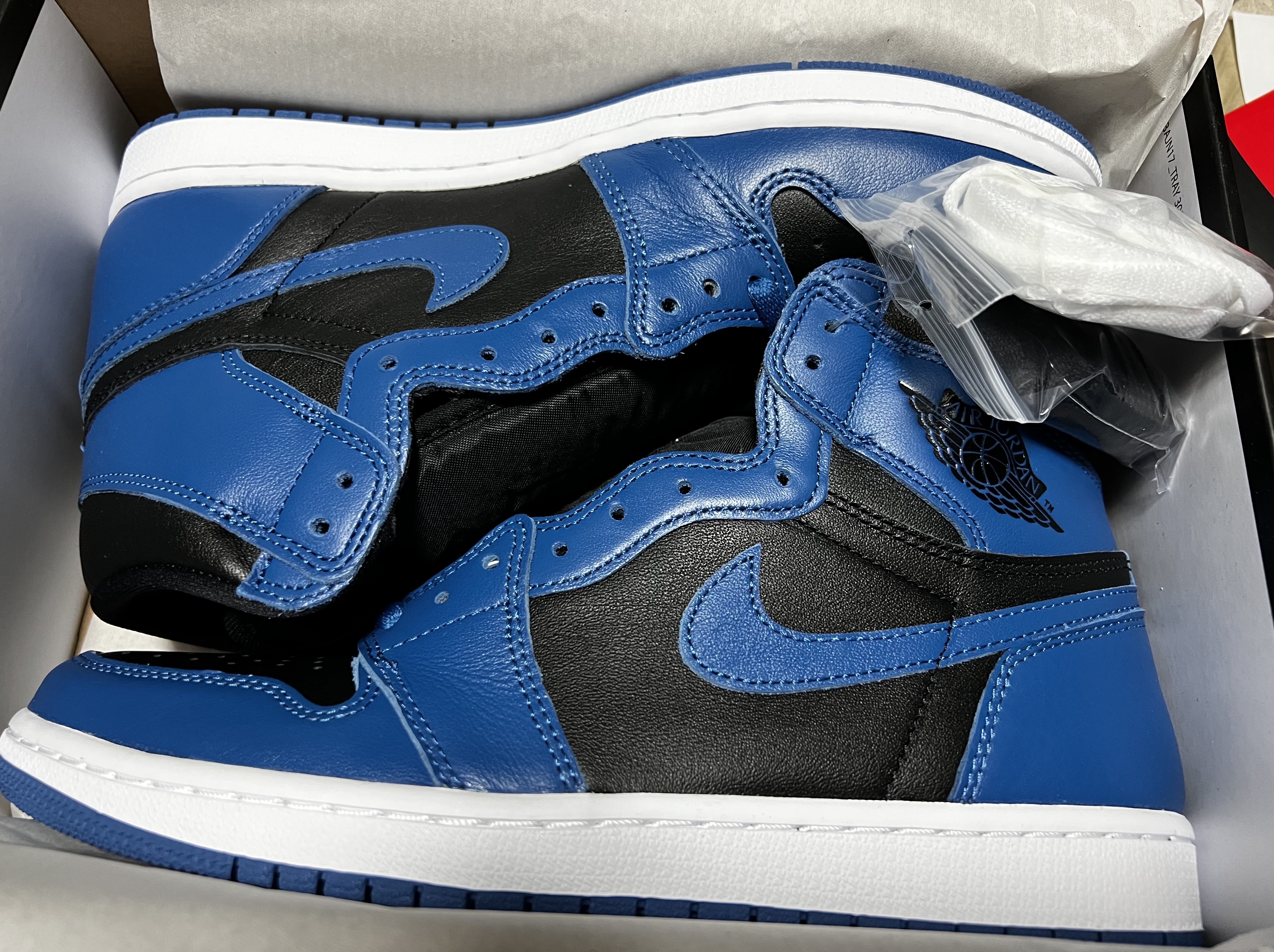 Jordan 1 Retro High OG Dark Marina Blue 착용 스타일 - 1
