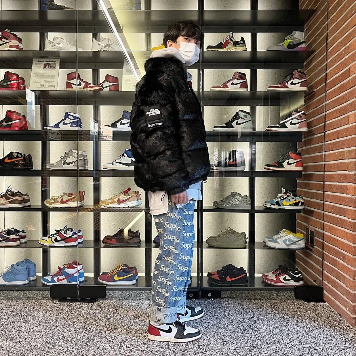 Supreme x The North Face Faux Fur Nuptse Jacket Black - 20FW, Supreme Cross Box Logo Hooded Sweatshirt Heather Grey - 20FW 착용 스타일 - 2