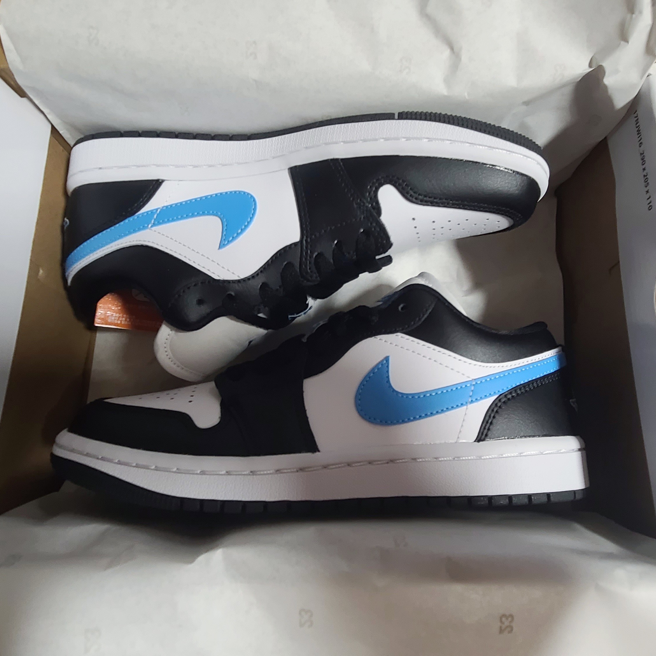 (W) Jordan 1 Low Black University Blue 착용 스타일 - 3