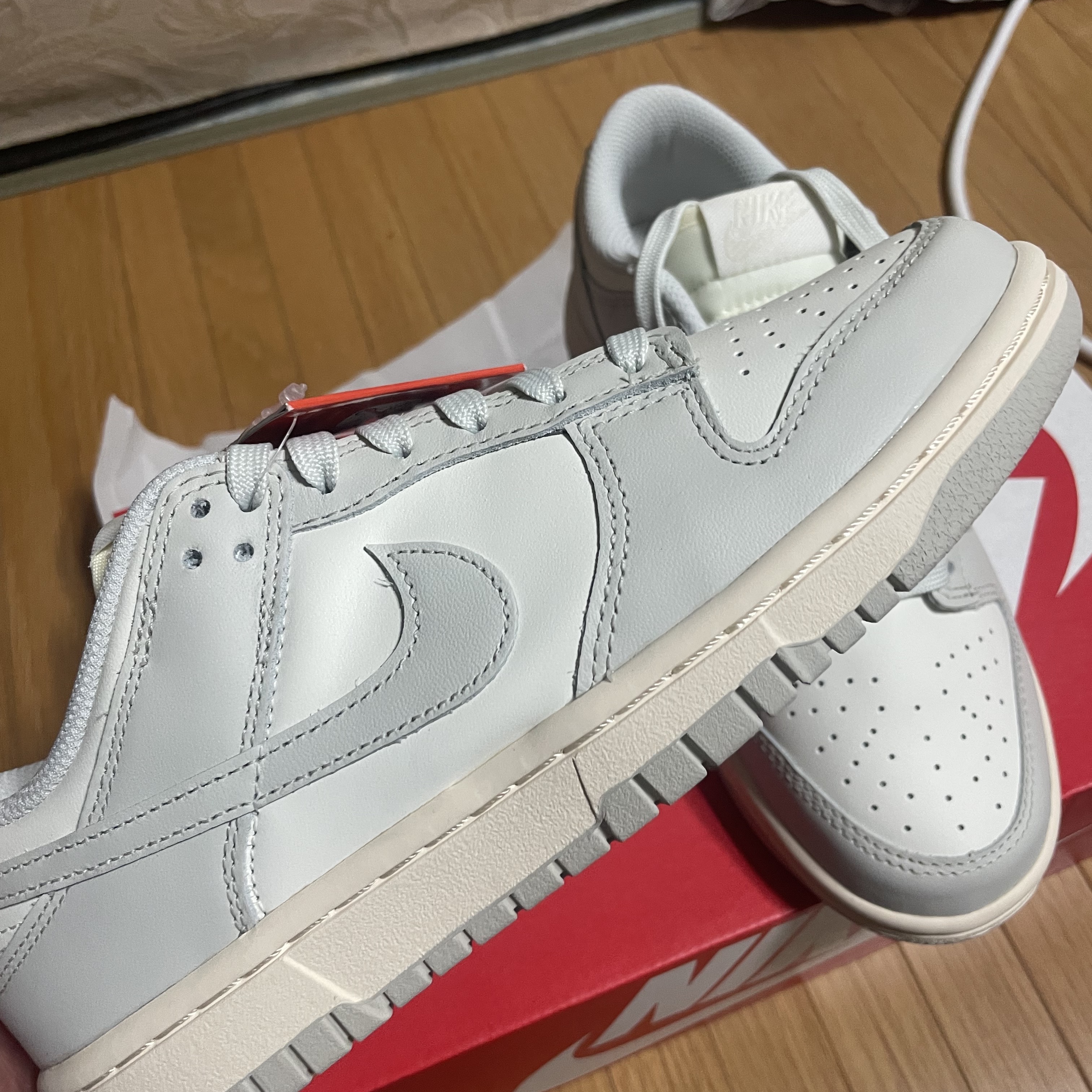 (W) Nike Dunk Low Light Bone 착용 스타일 - 3