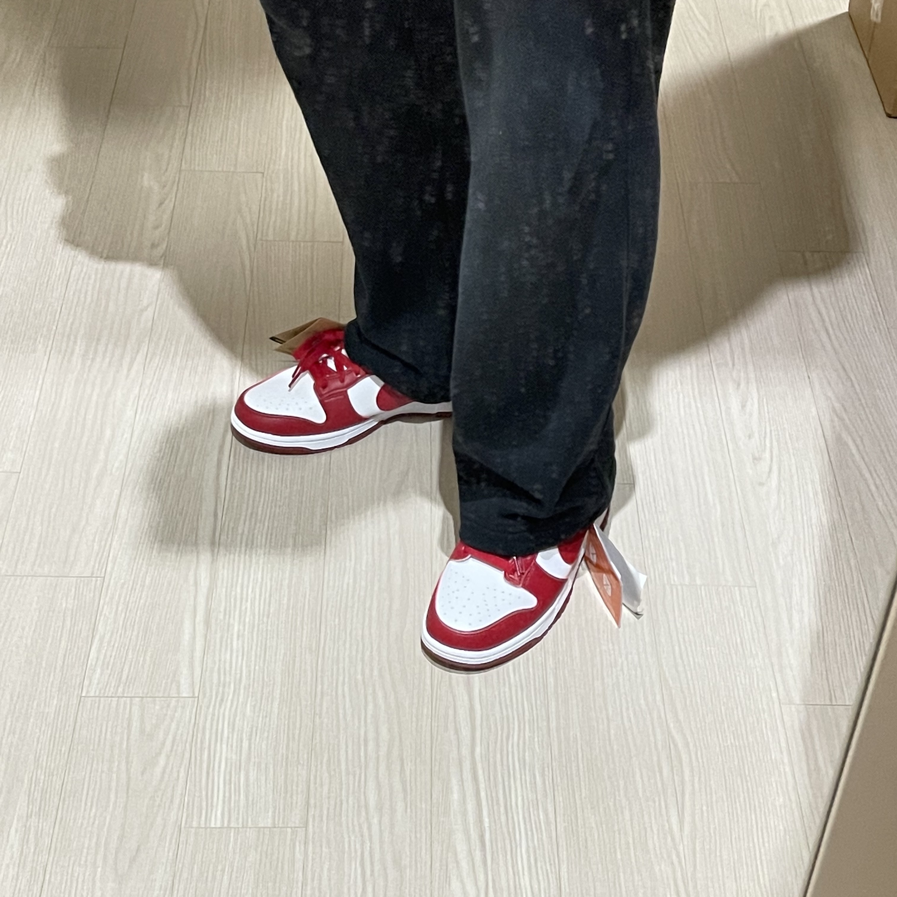 (W) Nike Dunk Low Next Nature Gym Red 착용 스타일 - 2