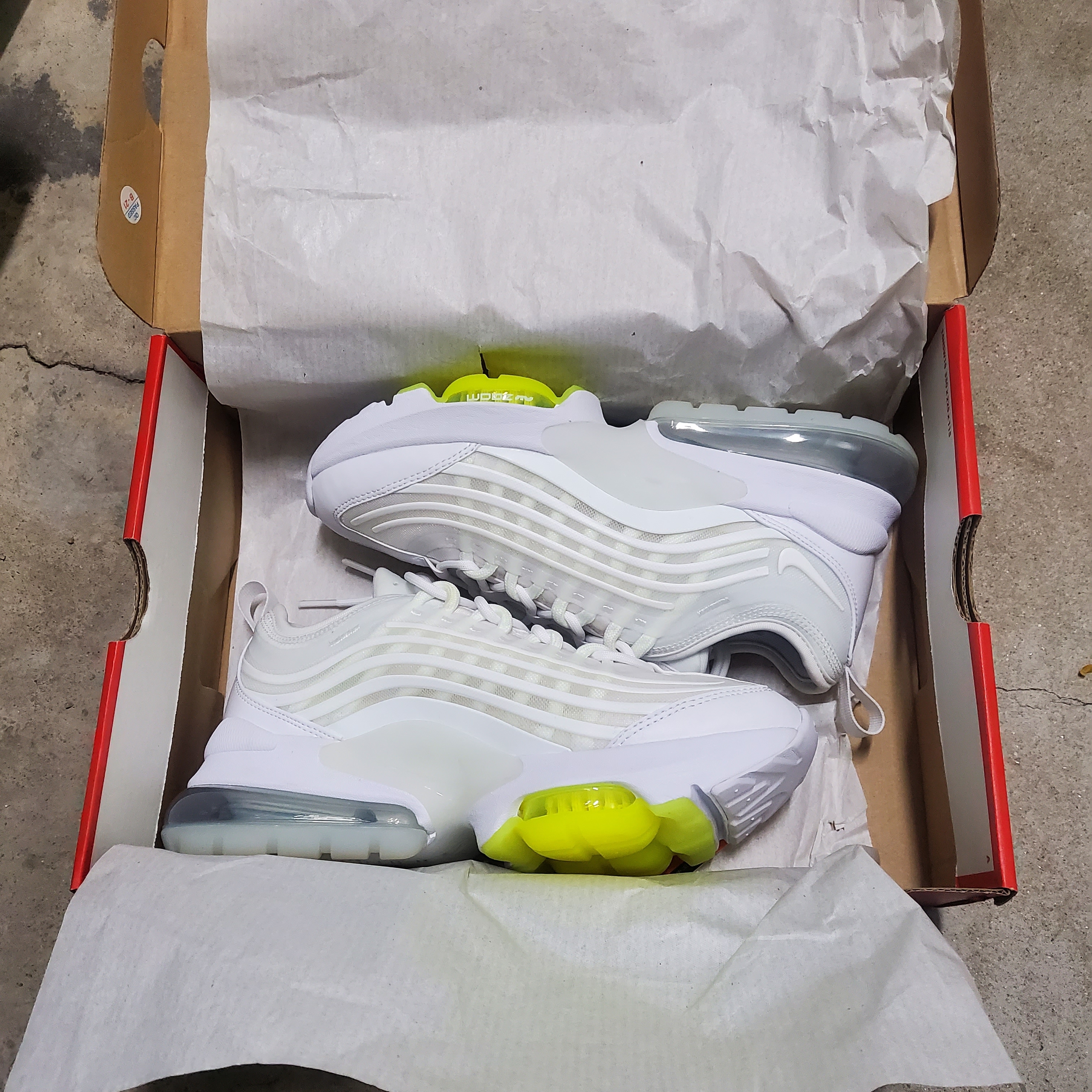 (W) Nike Air Max Zoom 950 White Barely Volt 착용 스타일 - 4