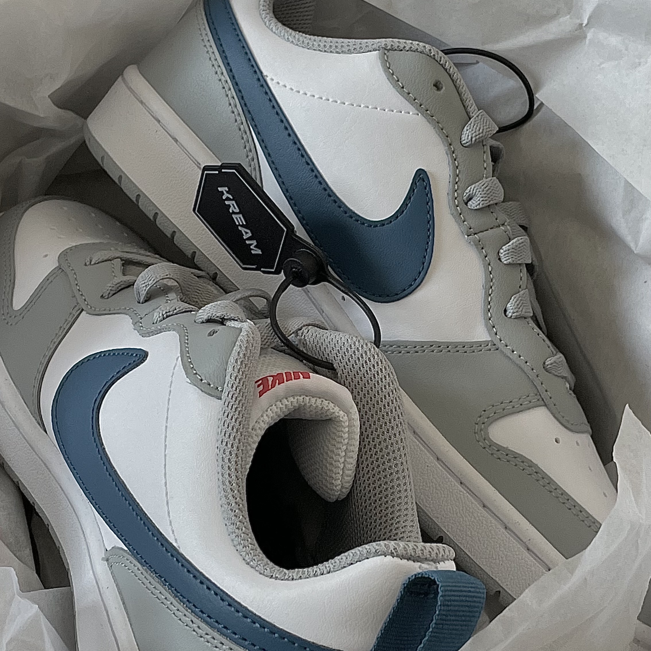 (GS) Nike Court Borough Low 2 Light Smoke Grey 착용 스타일 - 2