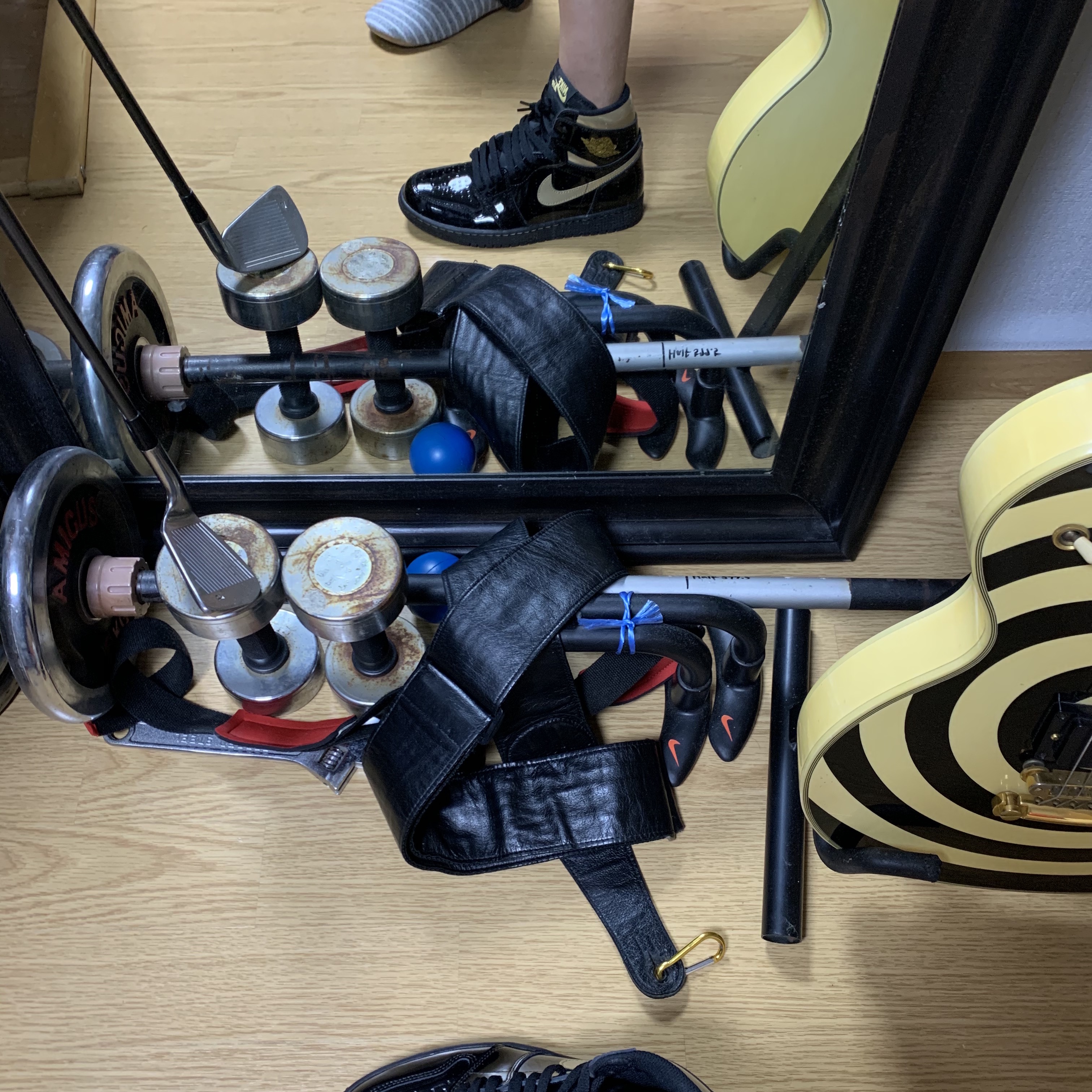 Jordan 1 Retro High OG Metallic Gold 착용 스타일 - 1
