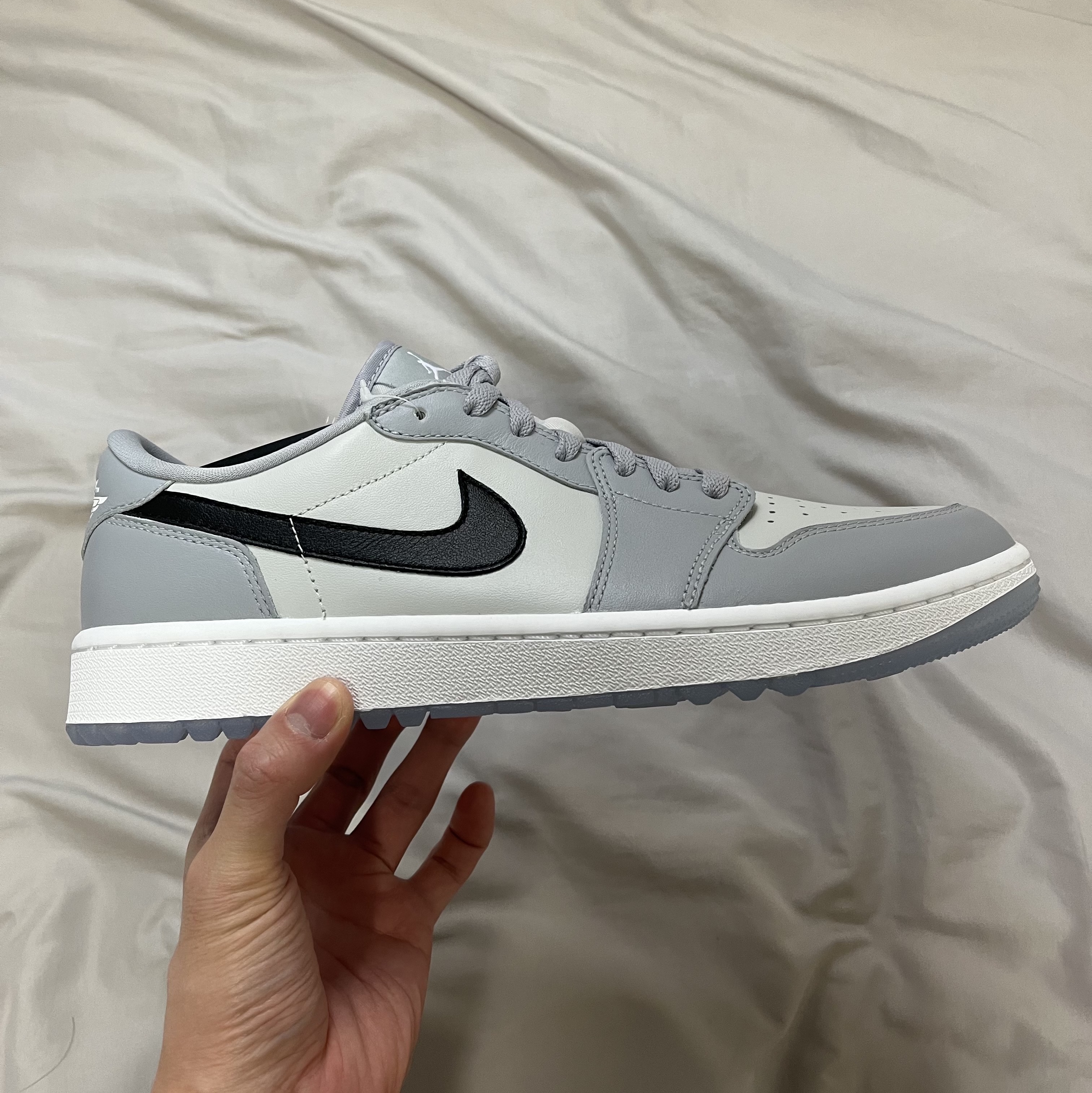 Jordan 1 Low Golf Wolf Grey 착용 스타일 - 3