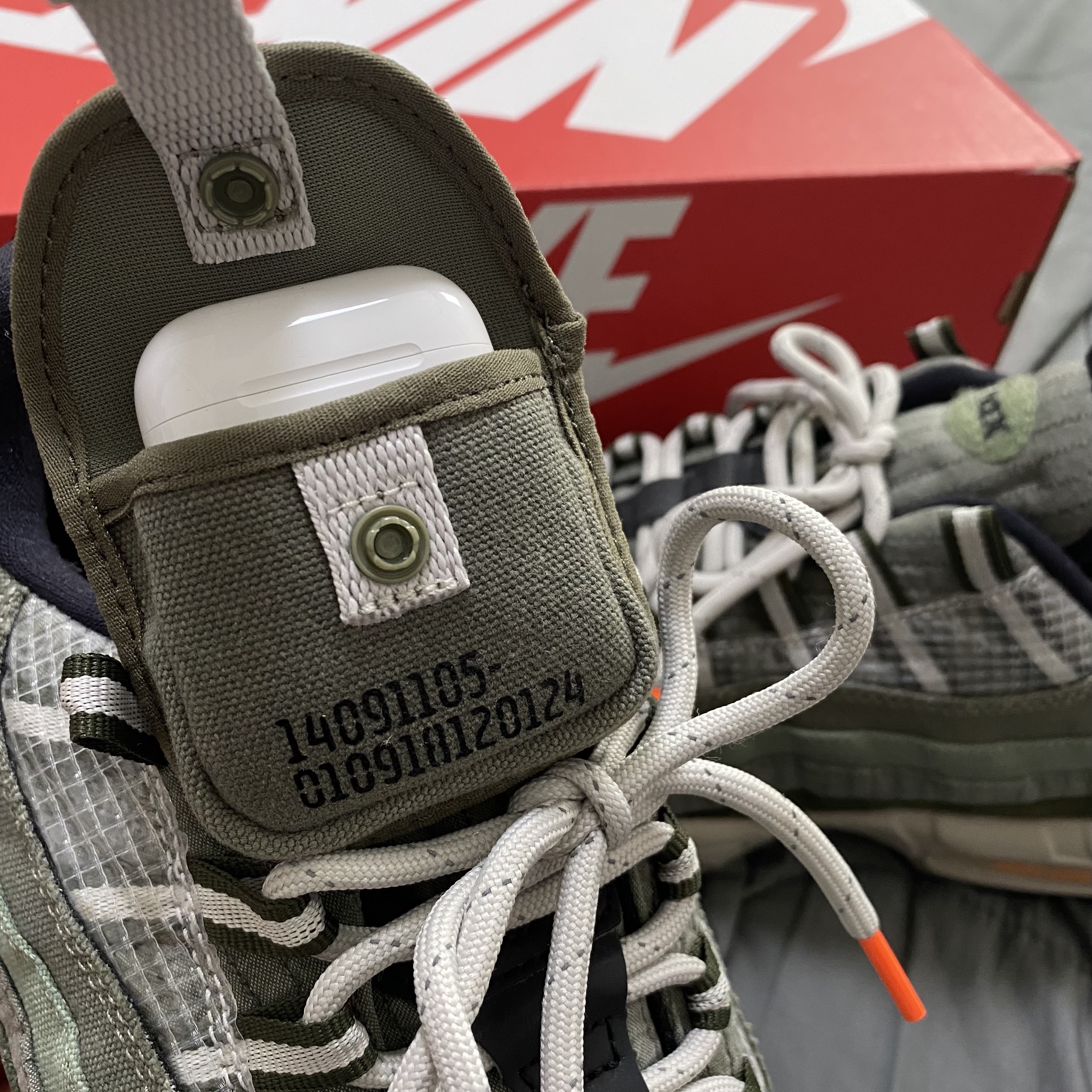 Nike Air Max 95 SE Medium Olive 착용 스타일 - 2