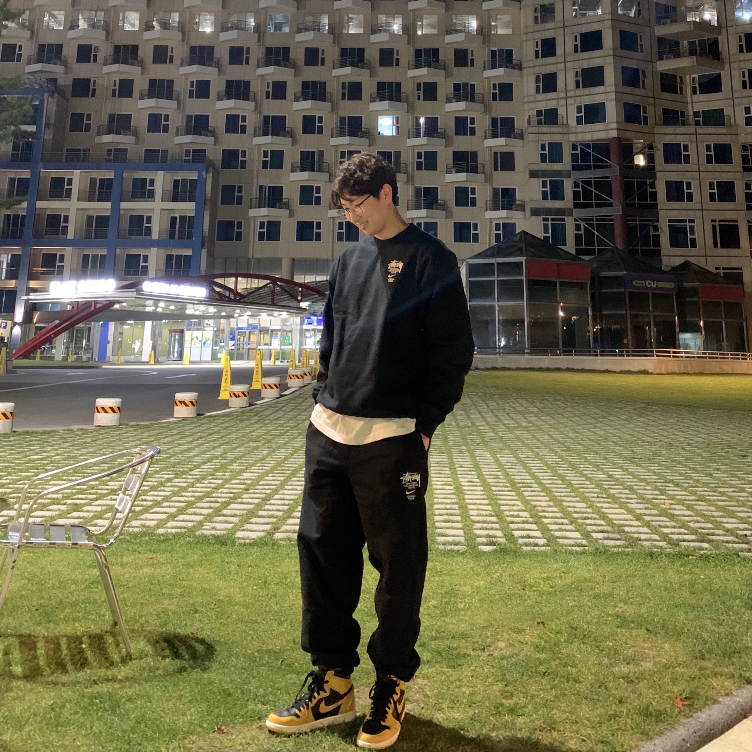 Jordan 1 Retro High OG Pollen, Nike x Stussy NRG ZR Fleece Pants Black - US/EU 착용 스타일