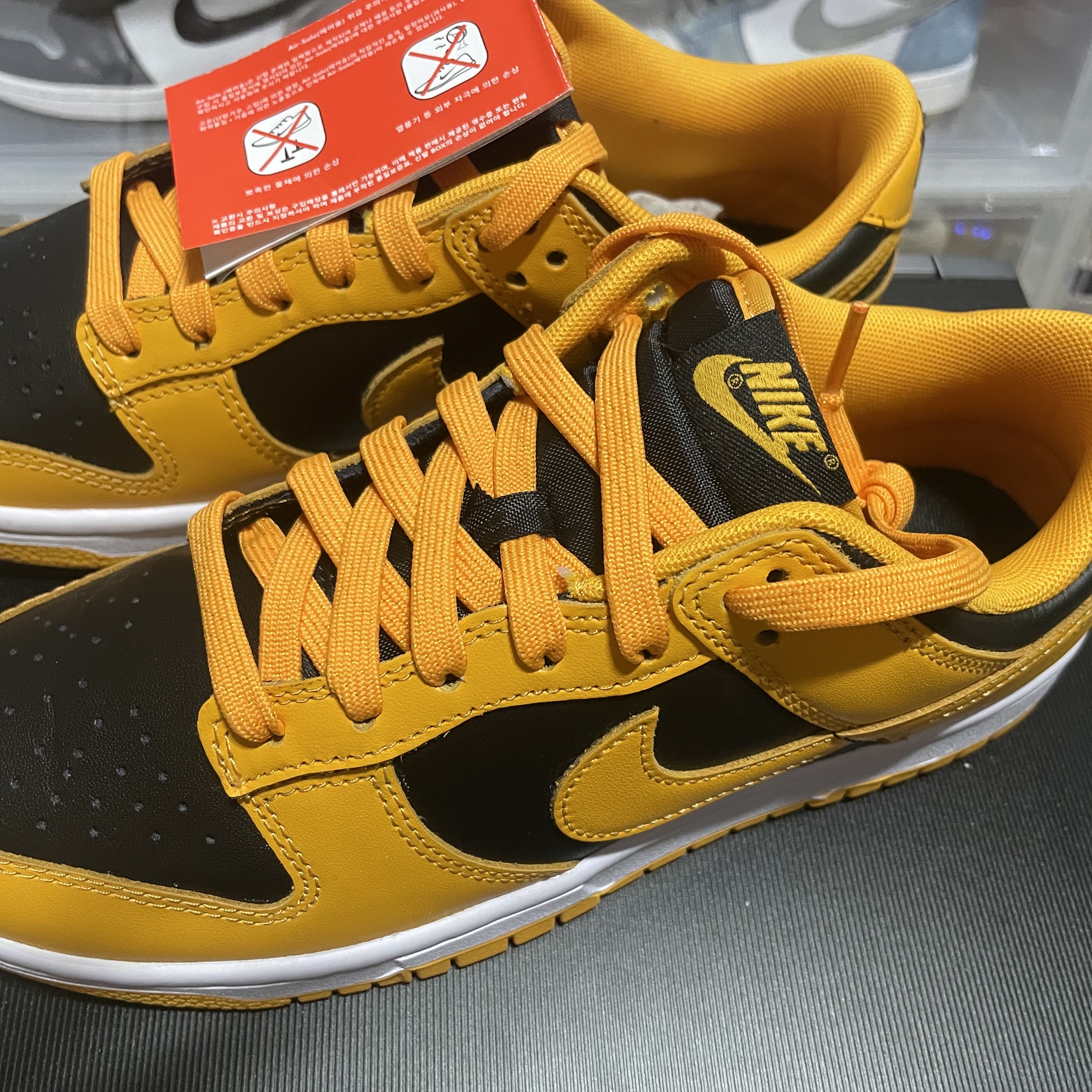 Nike Dunk Low Retro Championship Goldenrod 착용 스타일 - 1