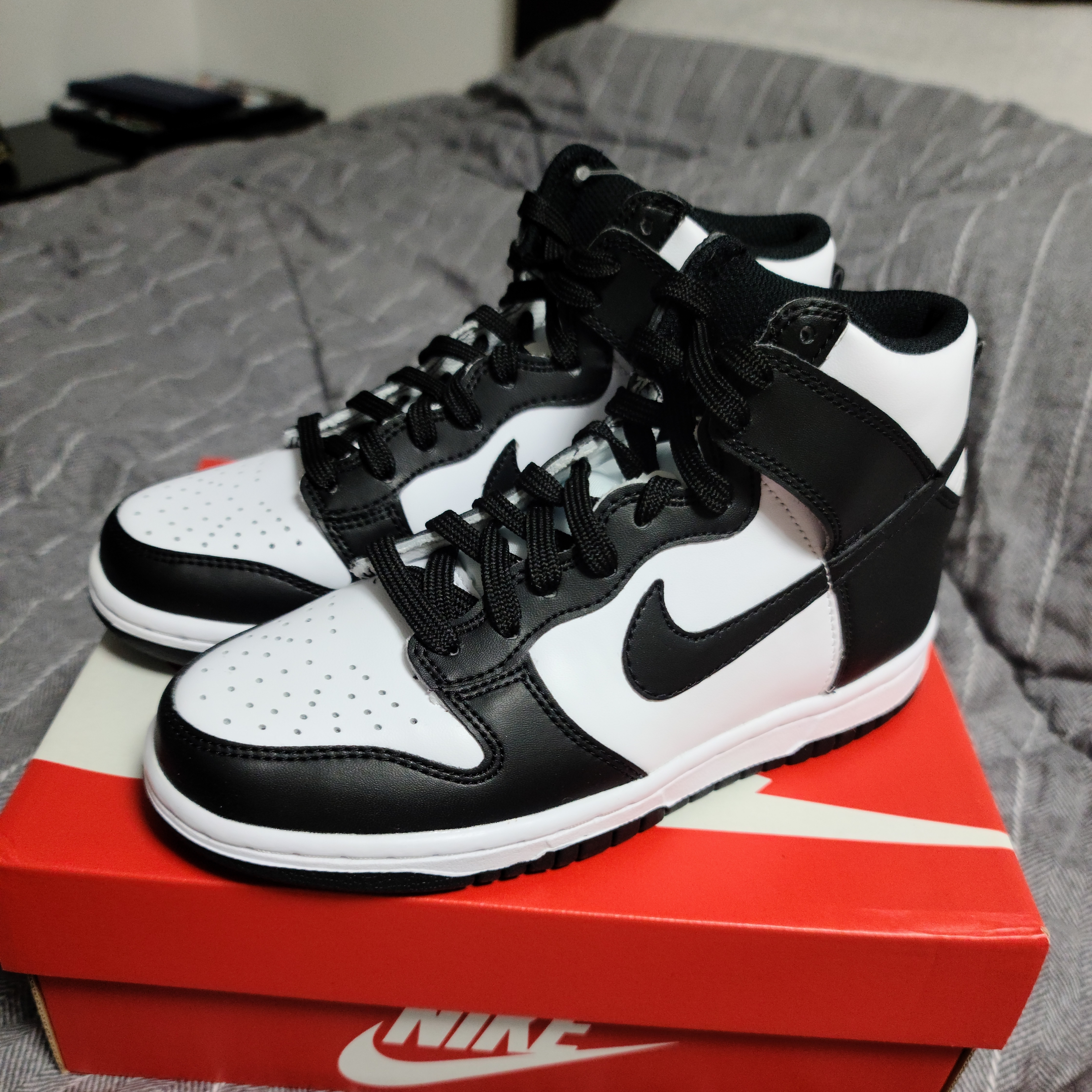 (W) Nike Dunk High Black and White 착용 스타일
