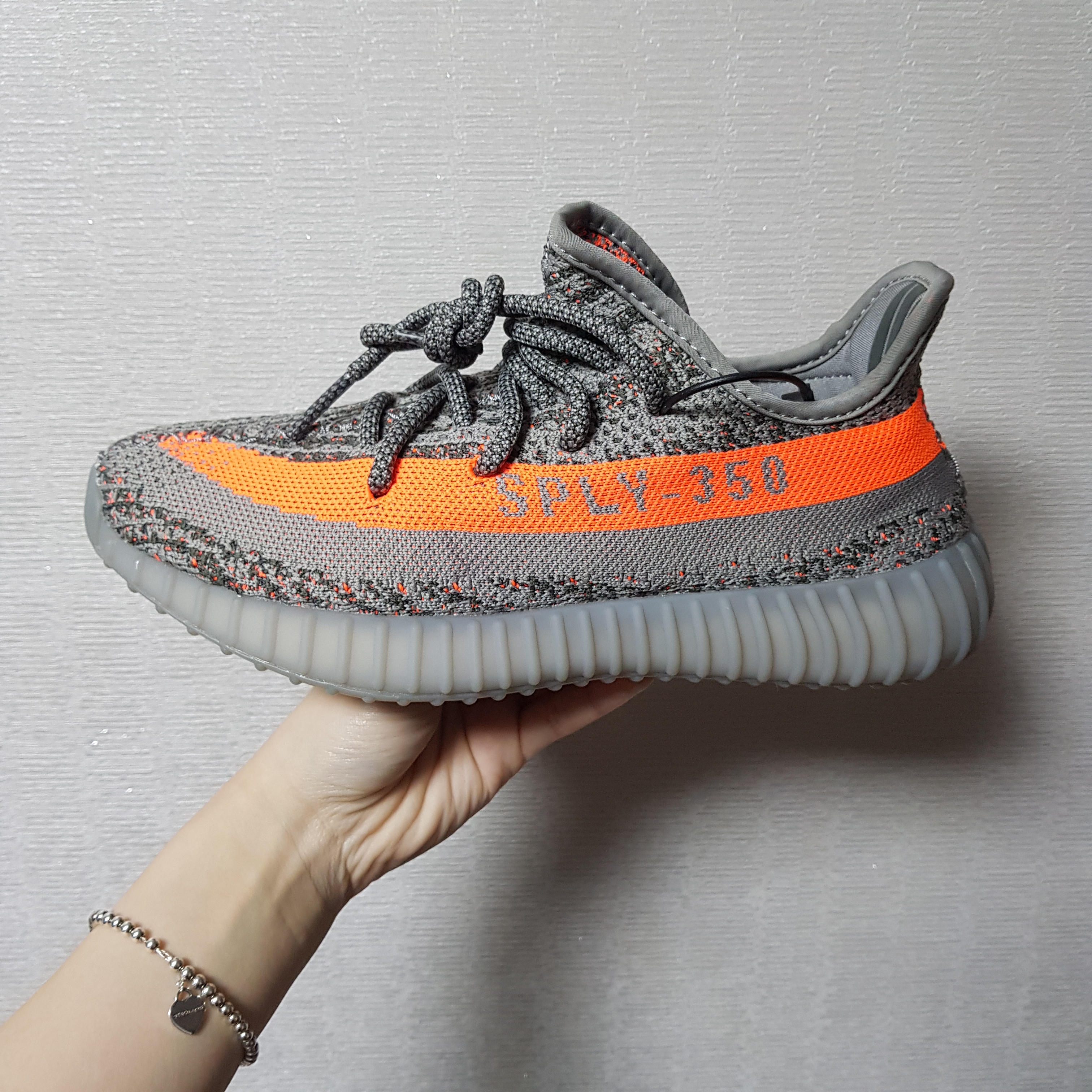 Adidas Yeezy Boost 350 V2 Beluga - Reflective 착용 스타일 - 1