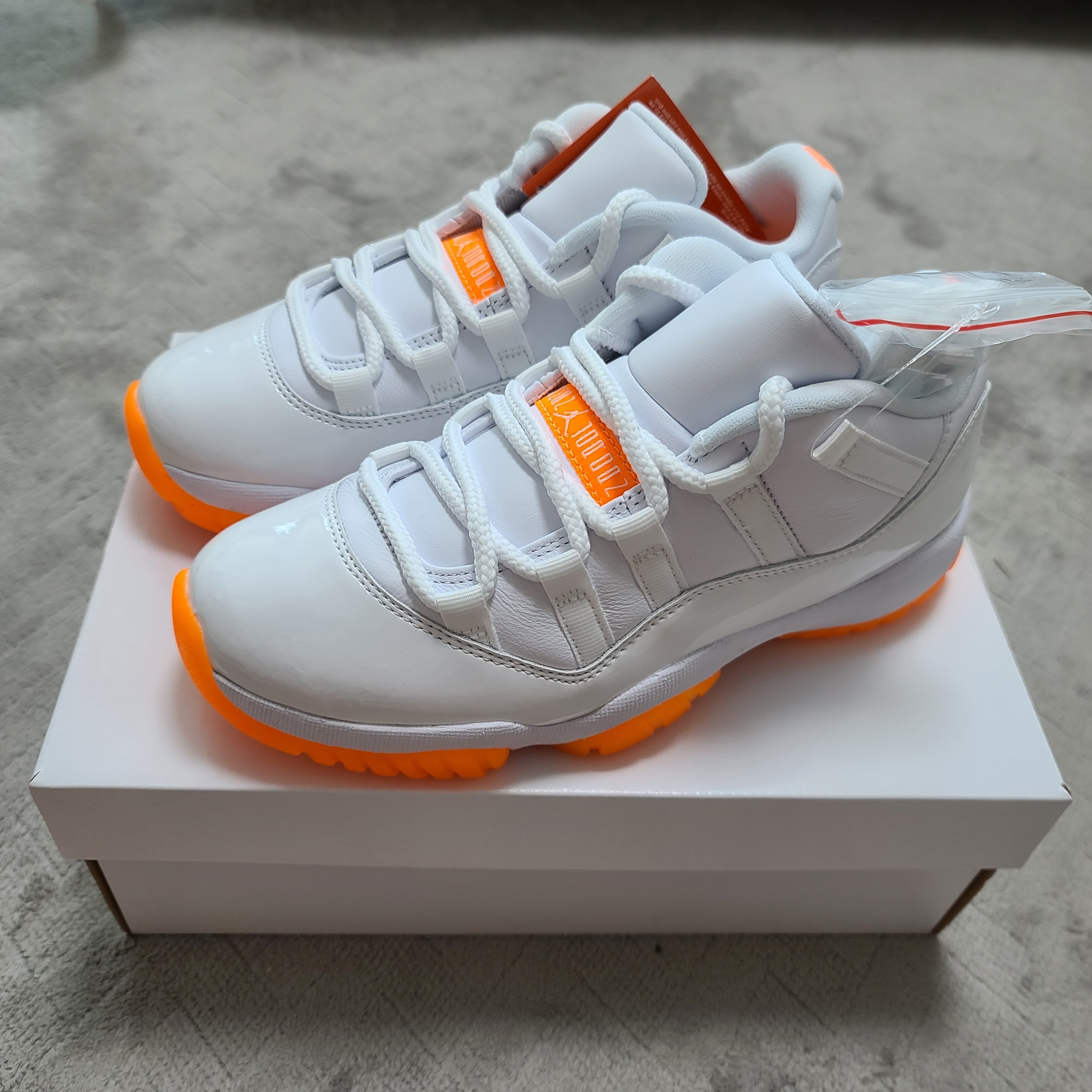 (W) Jordan 11 Retro Low Bright Citrus 착용 스타일
