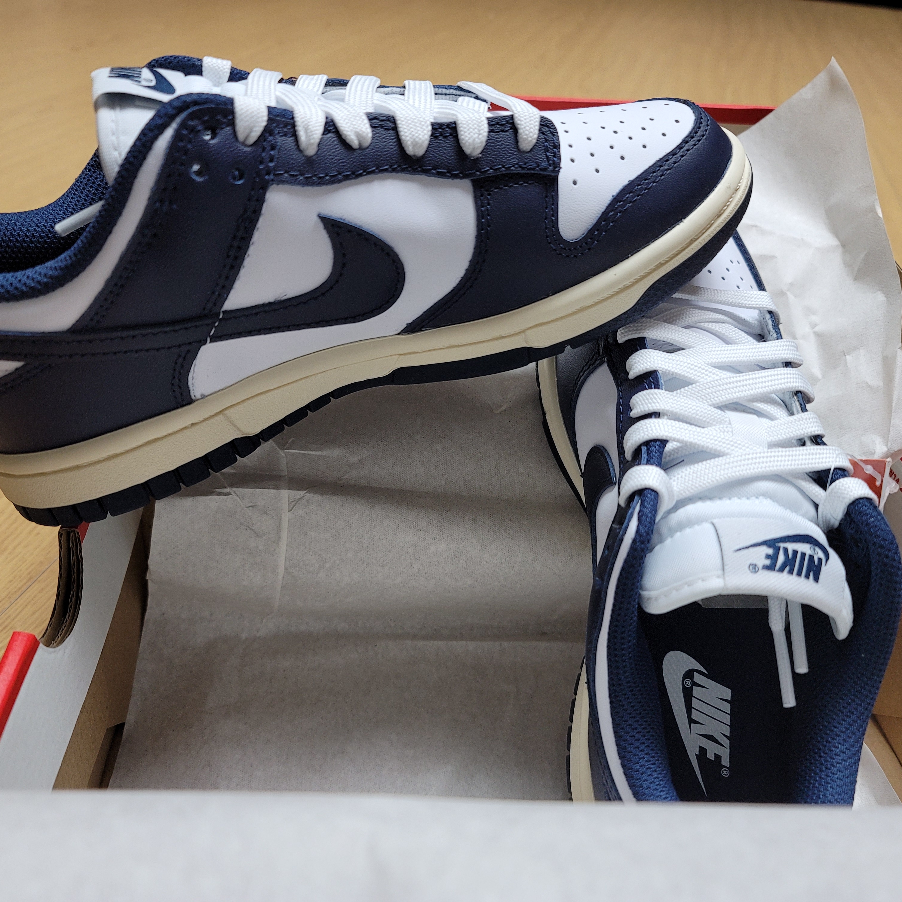 (W) Nike Dunk Low Vintage Midnight Navy 착용 스타일 - 1