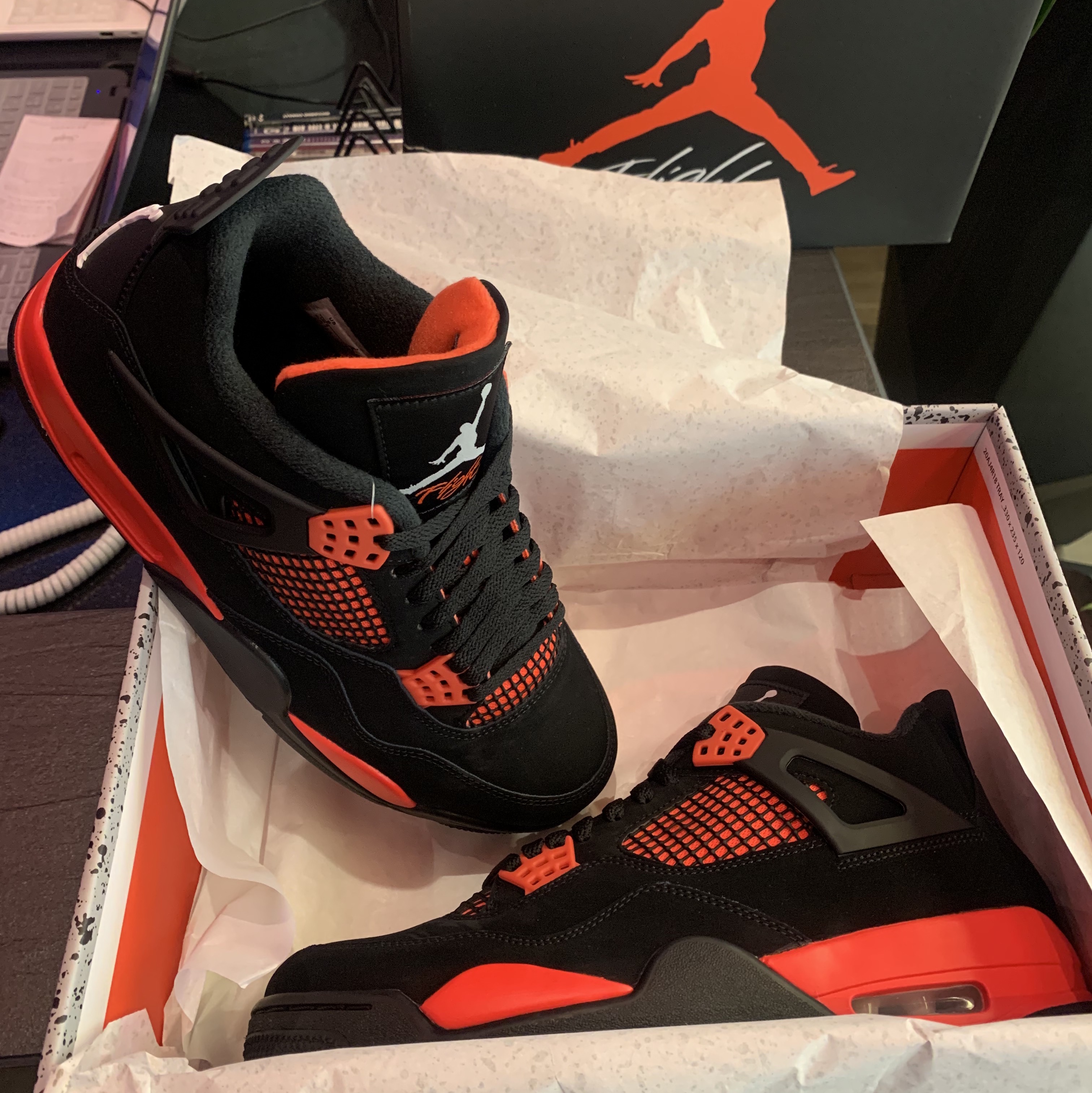 Jordan 4 Retro Crimson 착용 스타일