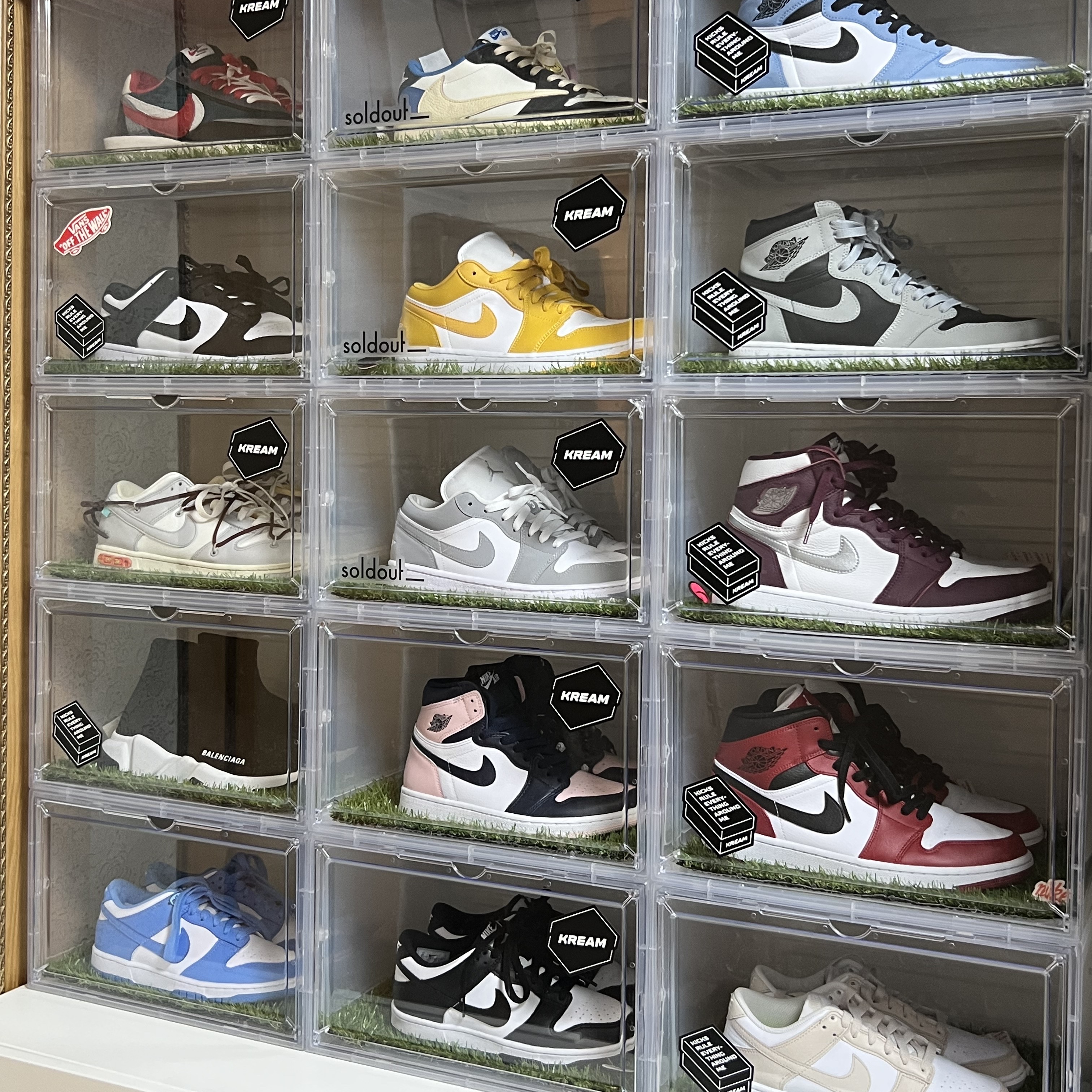 Nike x Sacai x Undercover LDWaffle Midnight Spruce University Red, Jordan 1 x Travis Scott x Fragment Retro Low OG SP Military Blue 착용 스타일