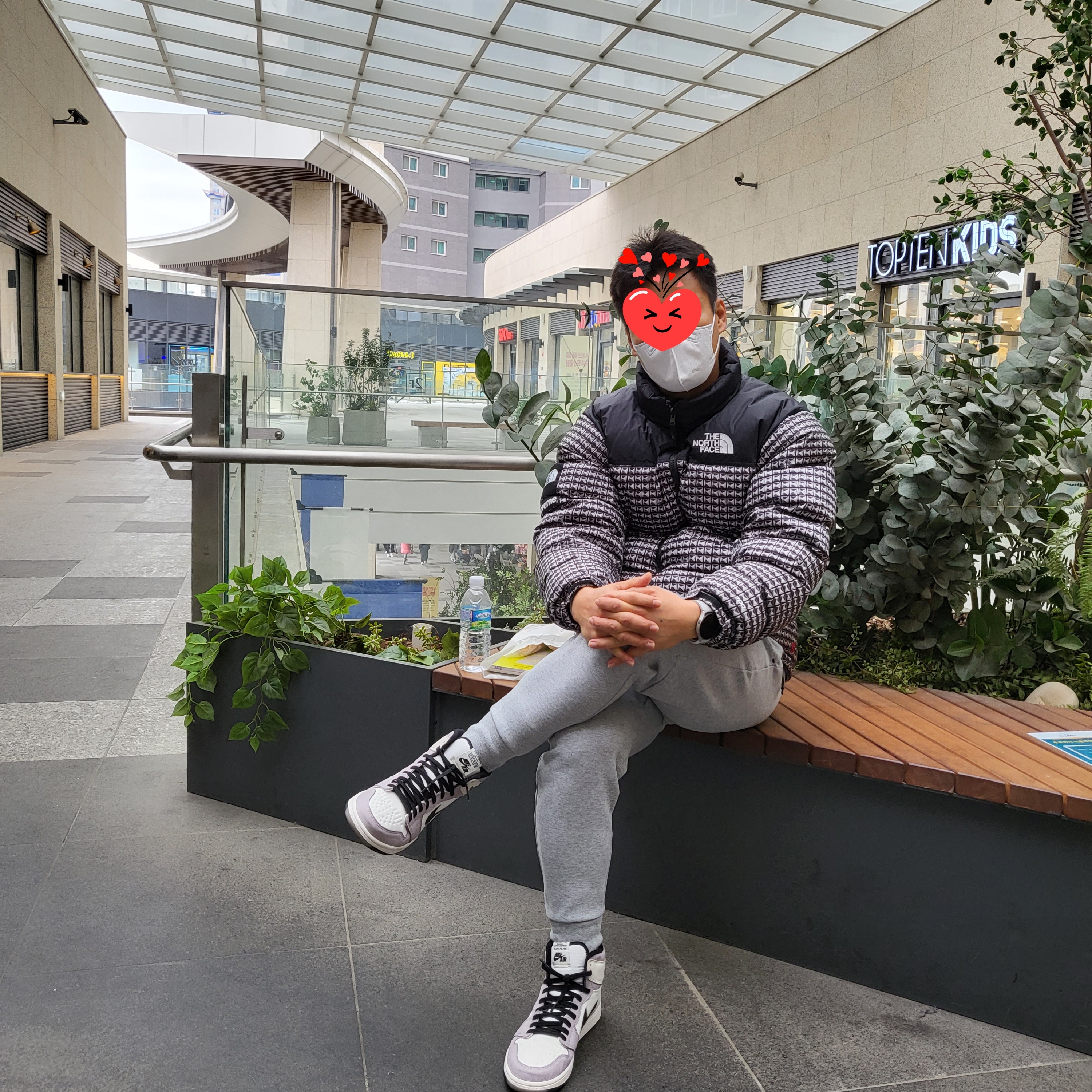 Jordan 1 Element Gore-Tex Sail, Supreme x The North Face Studded Nuptse Jacket Black - 21SS 착용 스타일