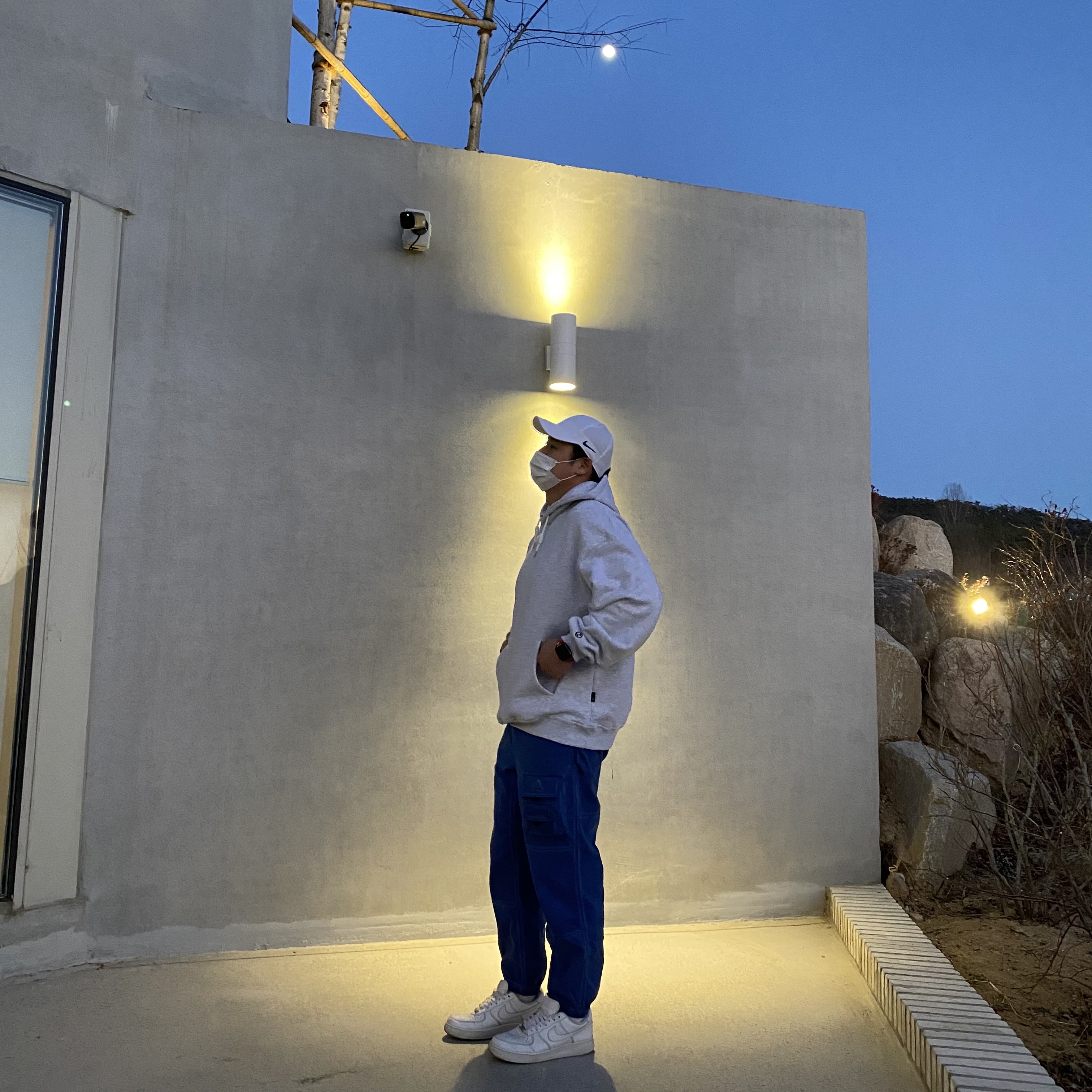 Nike Air Force 1 '07 Low White, Nike ACG Watchman Peak Pants Blue Void - Asia 착용 스타일 - 3
