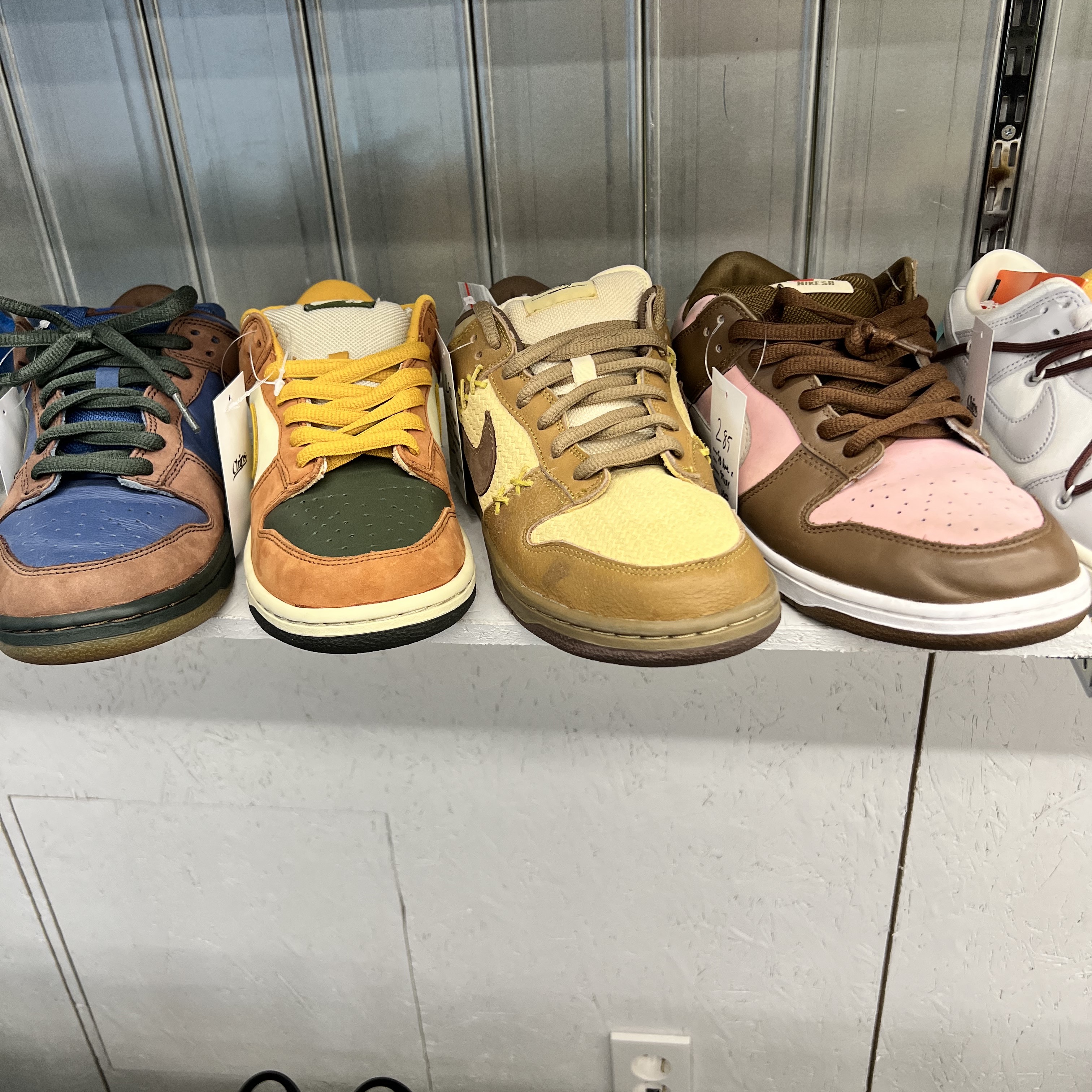 IAB Studio Sweatpants Brown, Jordan 1 Low Shattered Backboard 착용 스타일 - 2