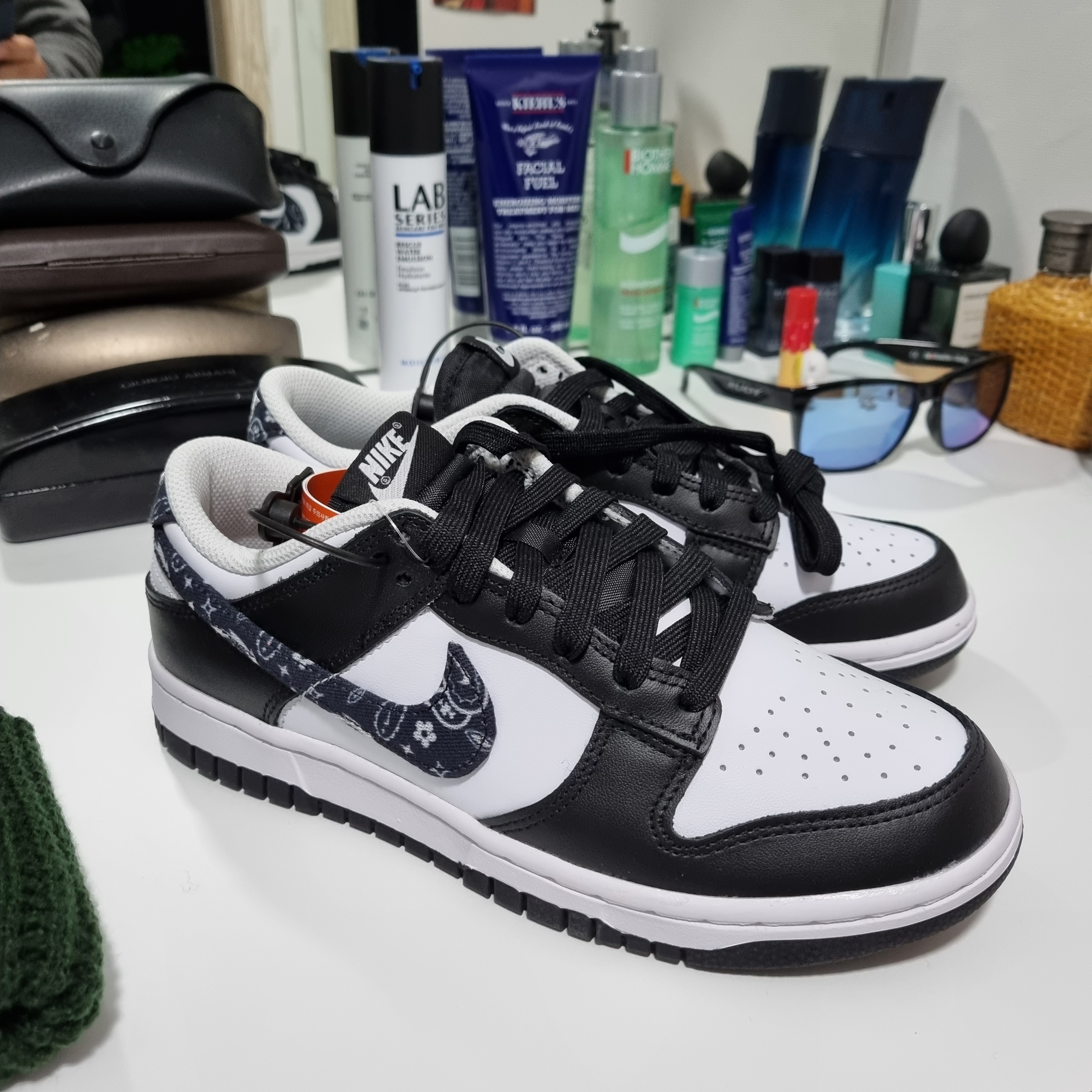 (W) Nike Dunk Low Essential Black Paisley 착용 스타일