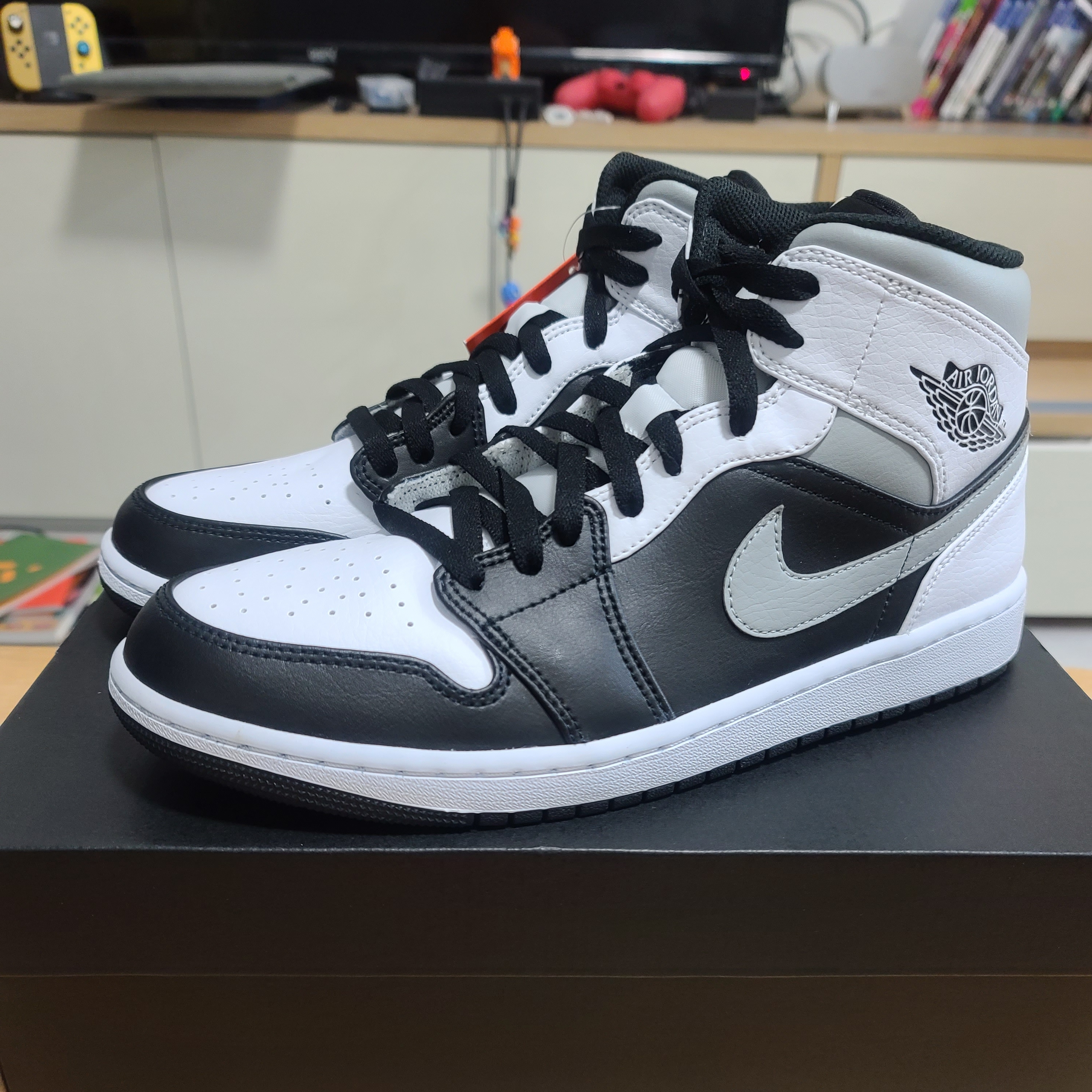 Jordan 1 Mid White Shadow 착용 스타일