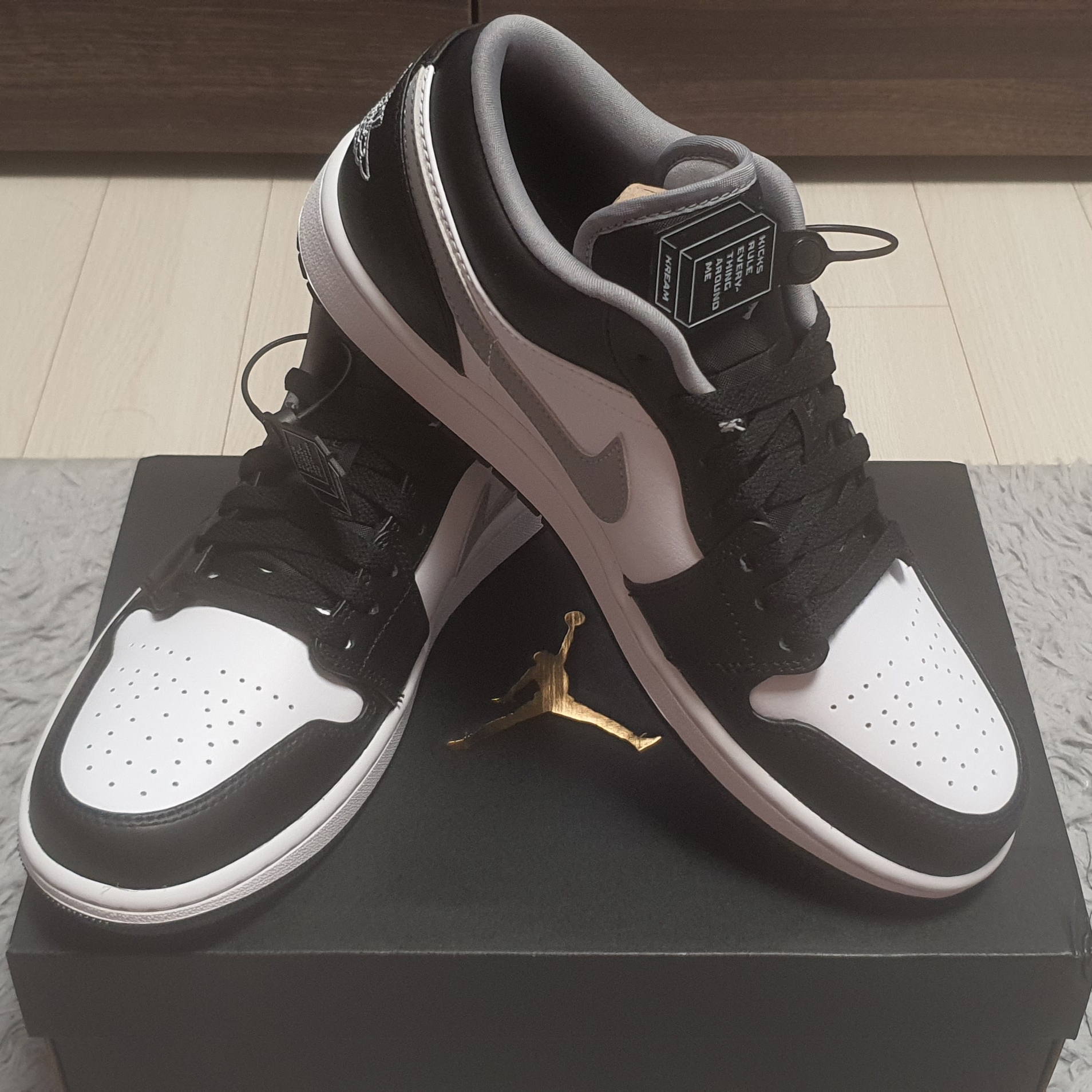 Jordan 1 Low Black Particle Grey 착용 스타일