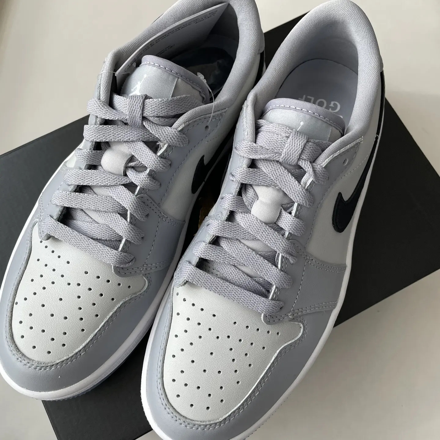 Jordan 1 Low Golf Wolf Grey 착용 스타일 - 1