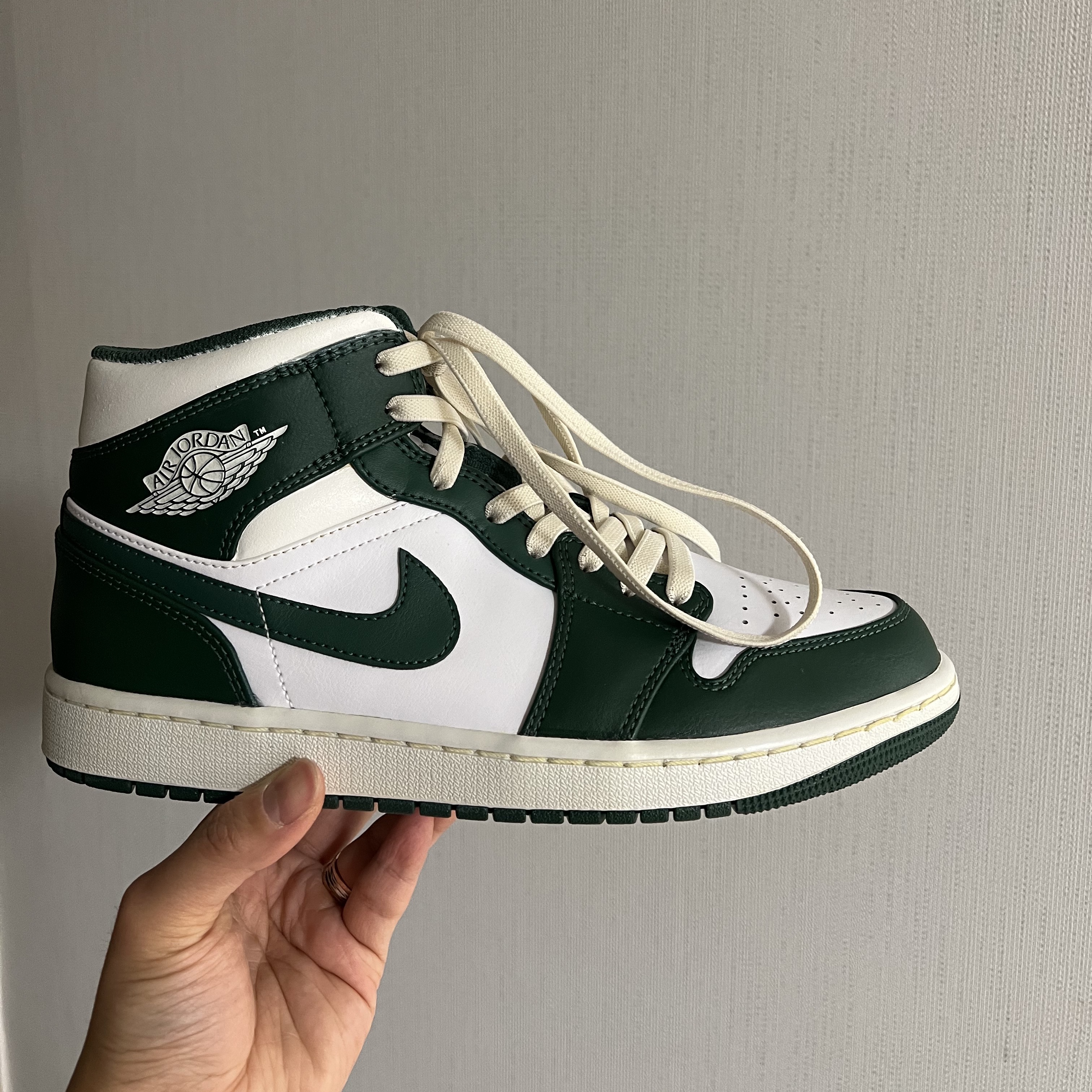 Jordan 1 Mid Sonics 2021, Nike Dunk Low Retro Varsity Green 착용 스타일 - 2