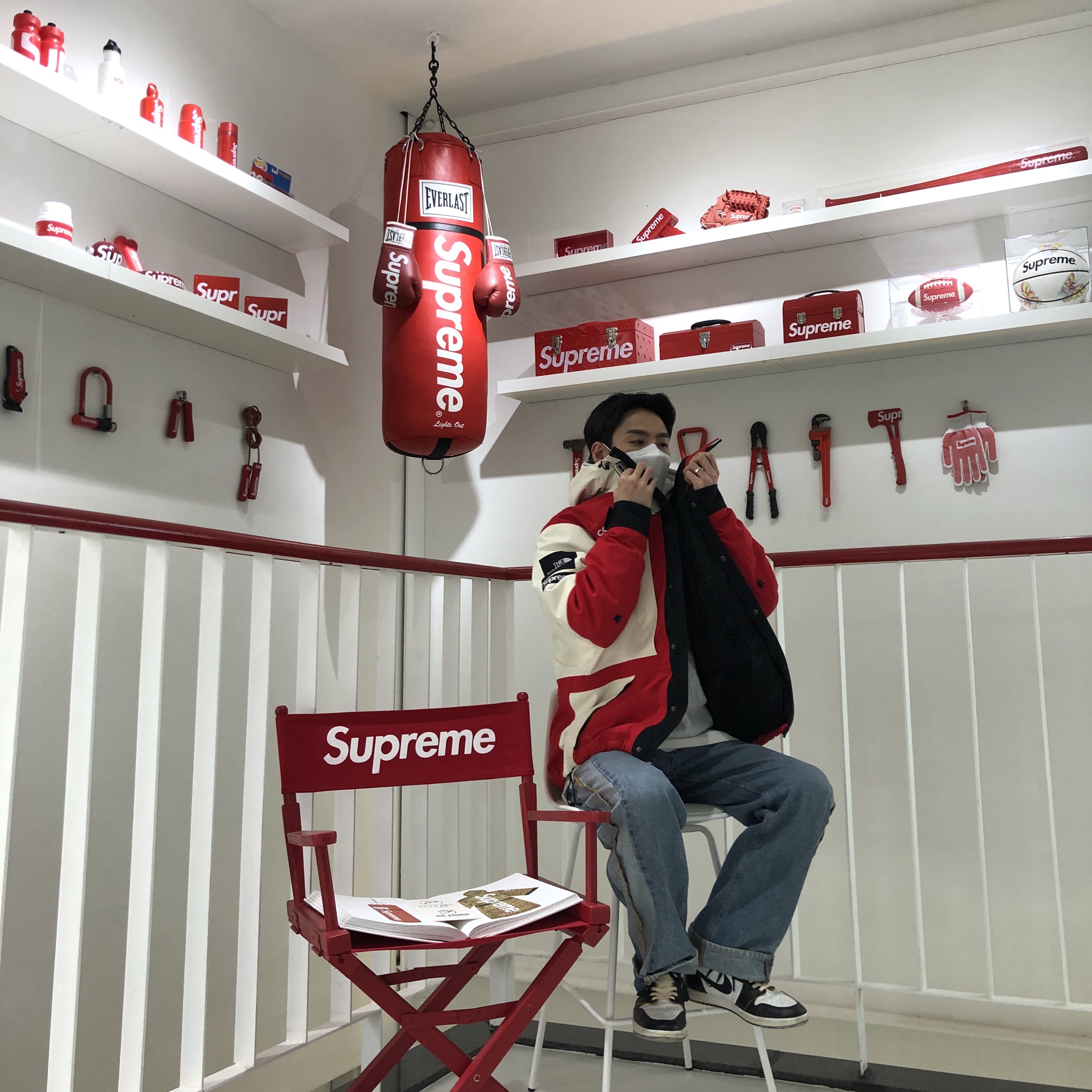 Supreme x The North Face Expedition Jacket White - 18FW, Supreme Icy Arc Hooded Sweatshirt Ash Grey - 20FW 착용 스타일 - 2
