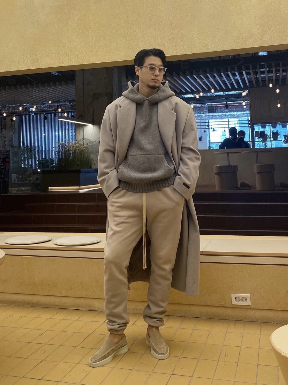 Fear of God The Vintage Sweatpants Vintage Paris Sky, Fear of God The Loafer Daino 착용 스타일