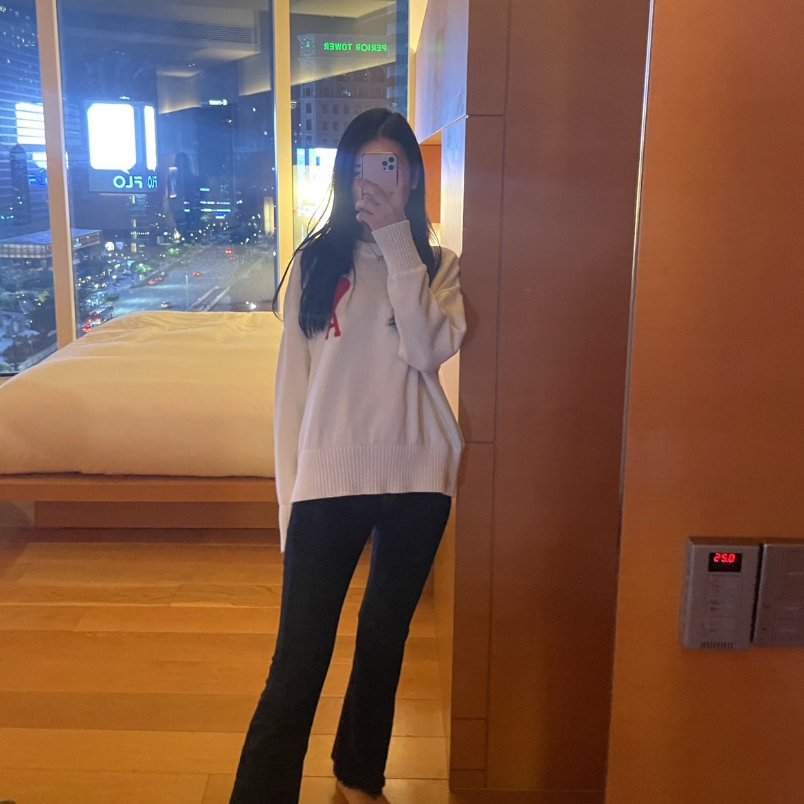 AMI de Coeur Oversize Intarsia Sweater White - 21FW, (W) Hermes Clic Clac H Bracelet Rose Gold & Blanc 착용 스타일 - 2