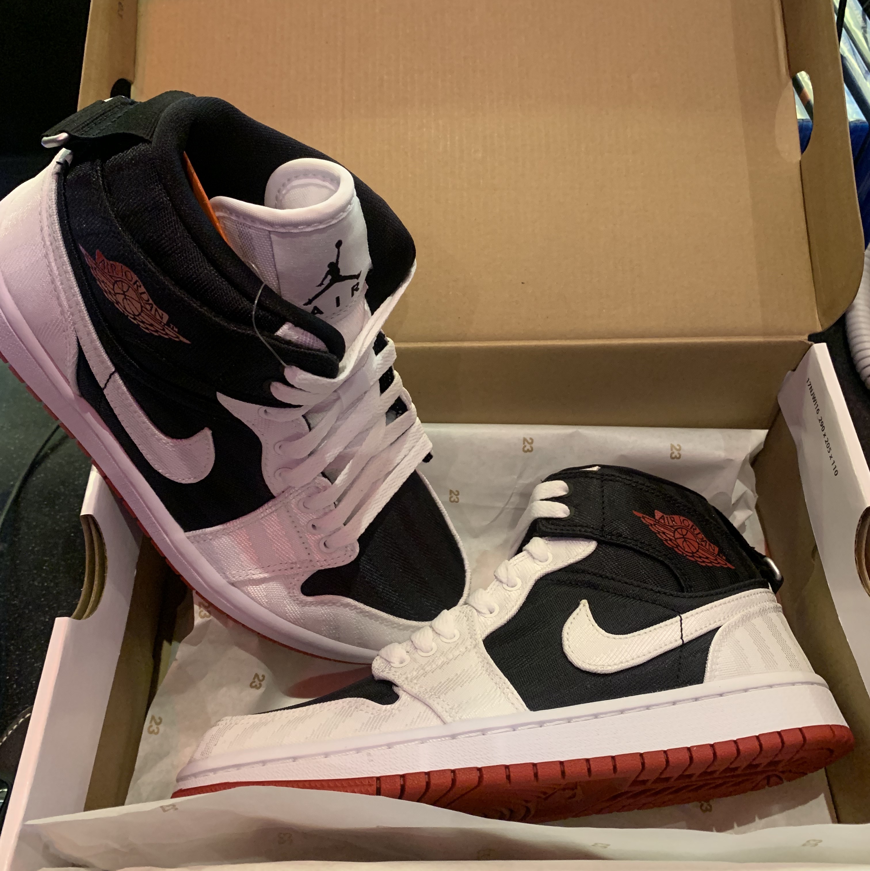 (W) Jordan 1 Mid SE Utility Panda 착용 스타일
