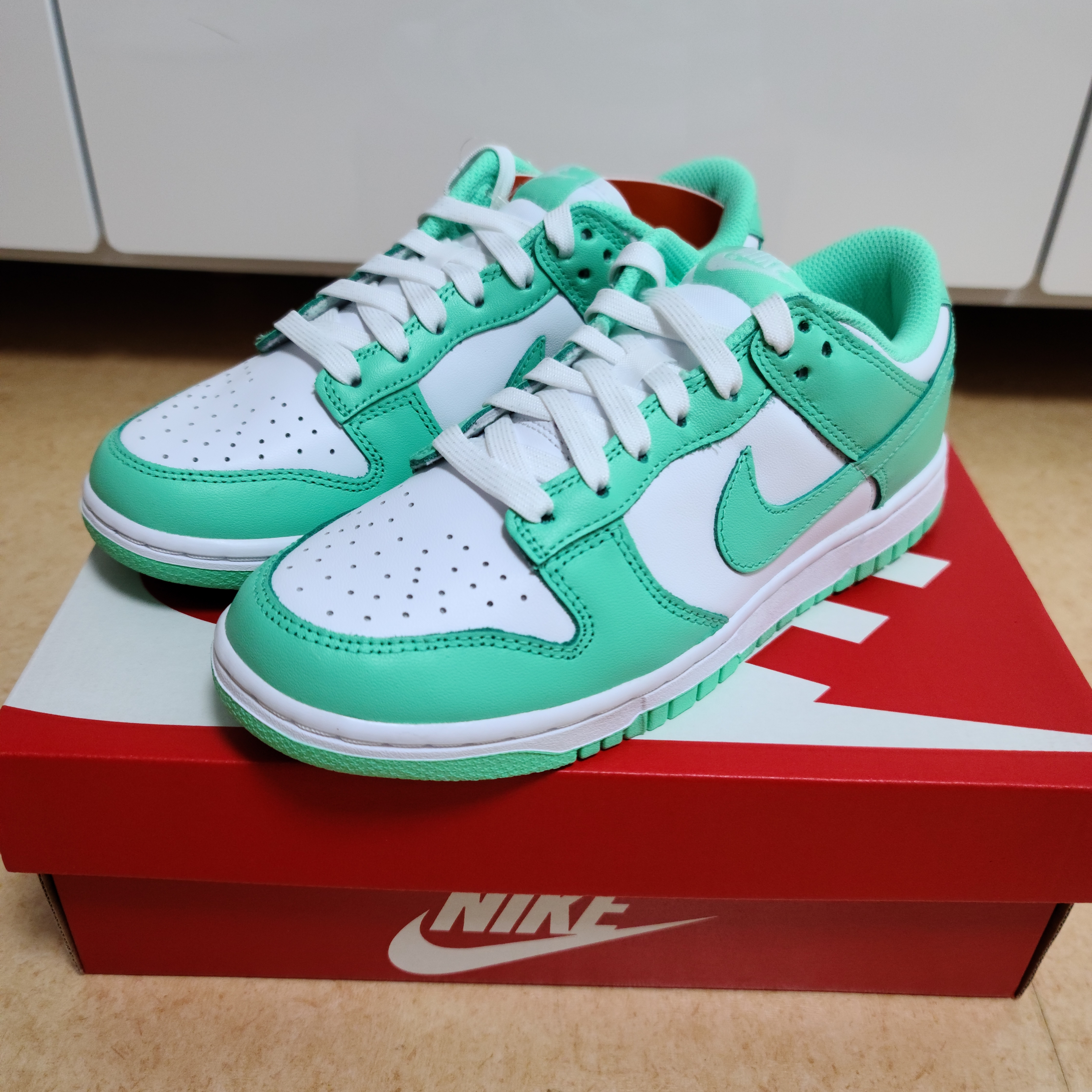 (W) Nike Dunk Low Green Glow 착용 스타일
