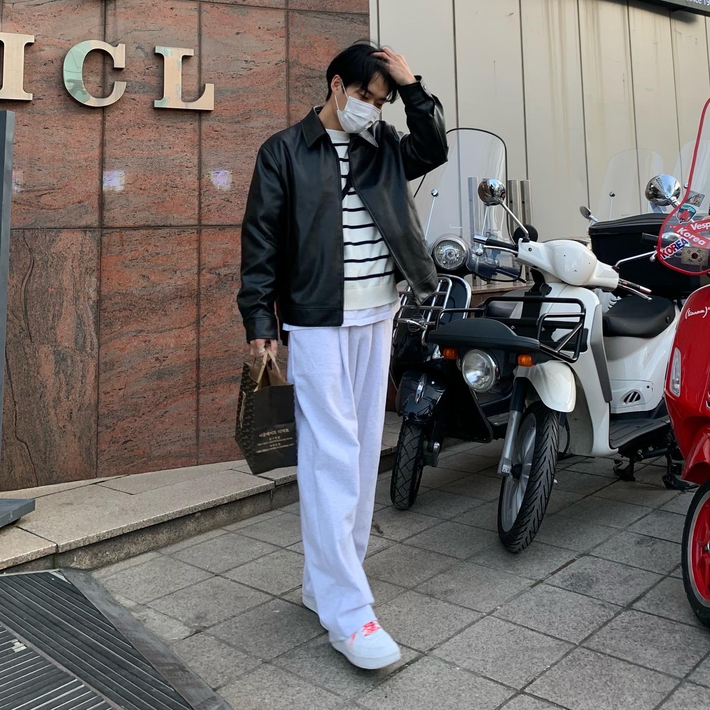Nike x Supreme Air Force 1 Low White 착용 스타일