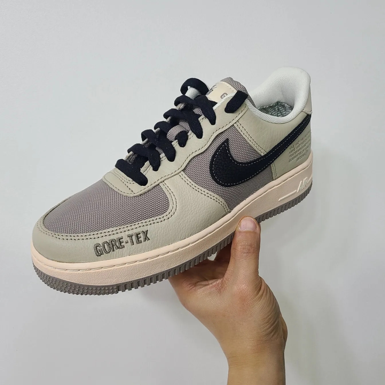 Nike Air Force 1 Low Gore-Tex Olive 착용 스타일 - 1