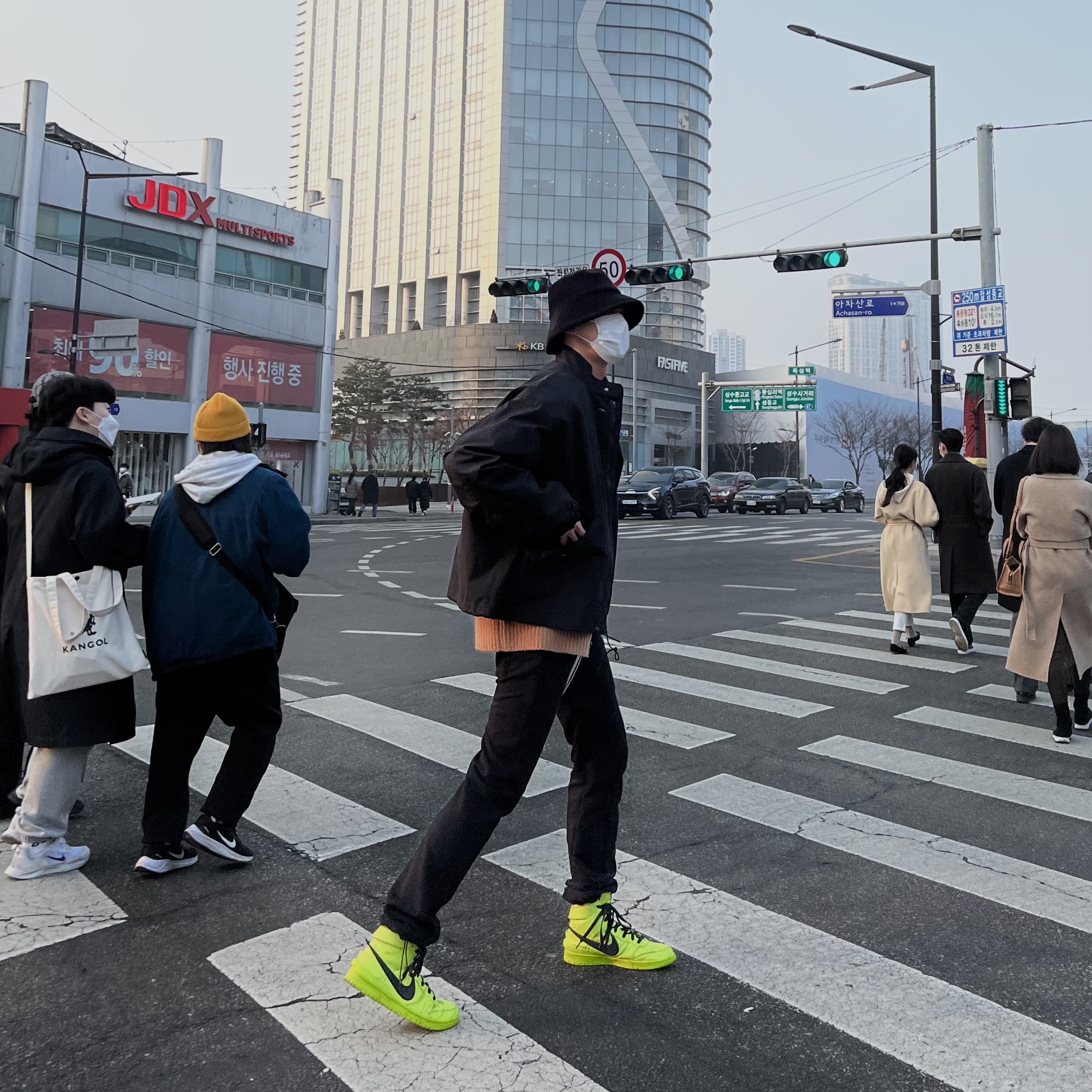 Nike x Ambush Dunk High Flash Lime 착용 스타일 - 3