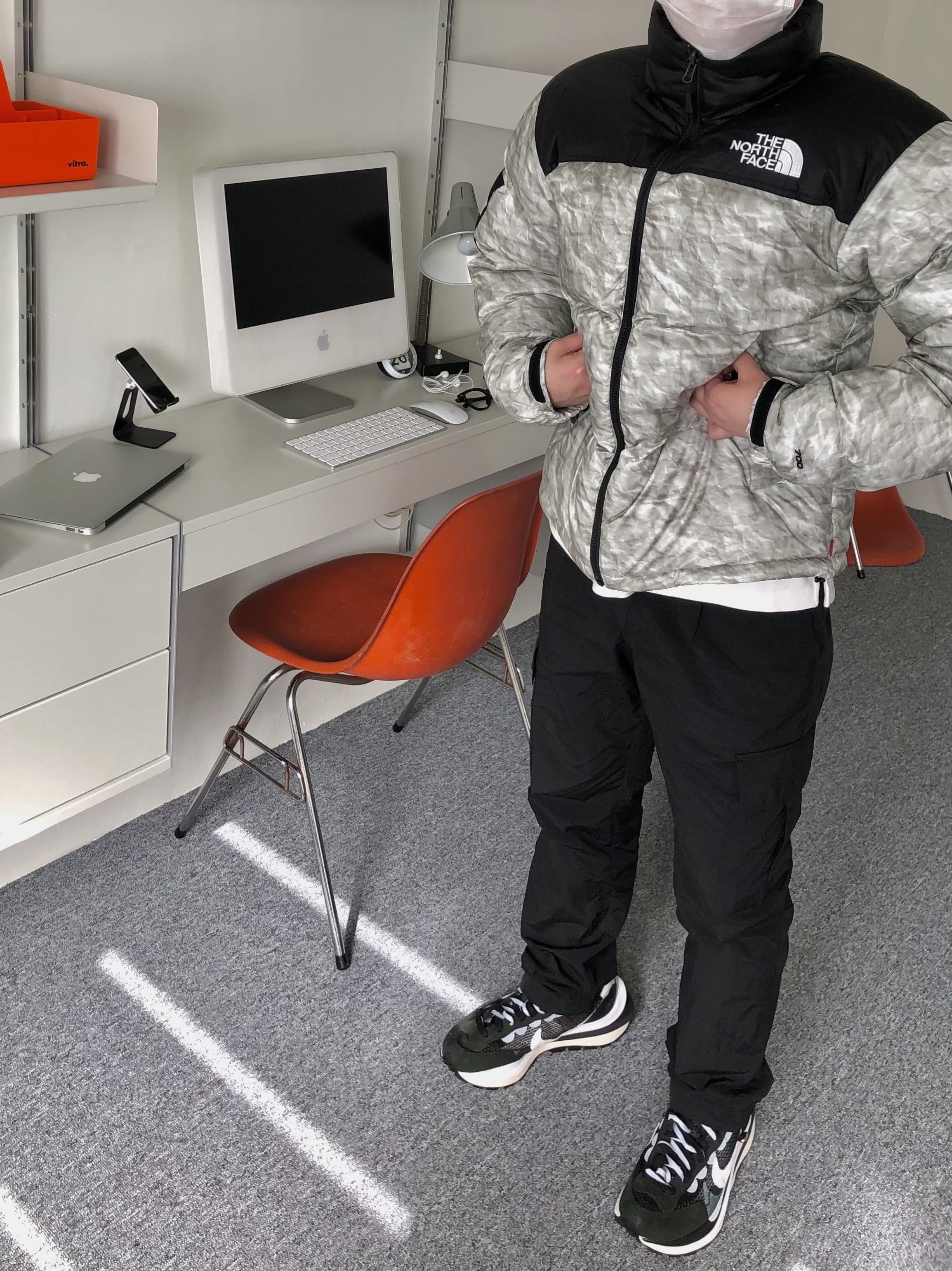 Supreme x The North Face Paper Print Nuptse Jacket - 19FW, Nike x Sacai VaporWaffle Black White 착용 스타일