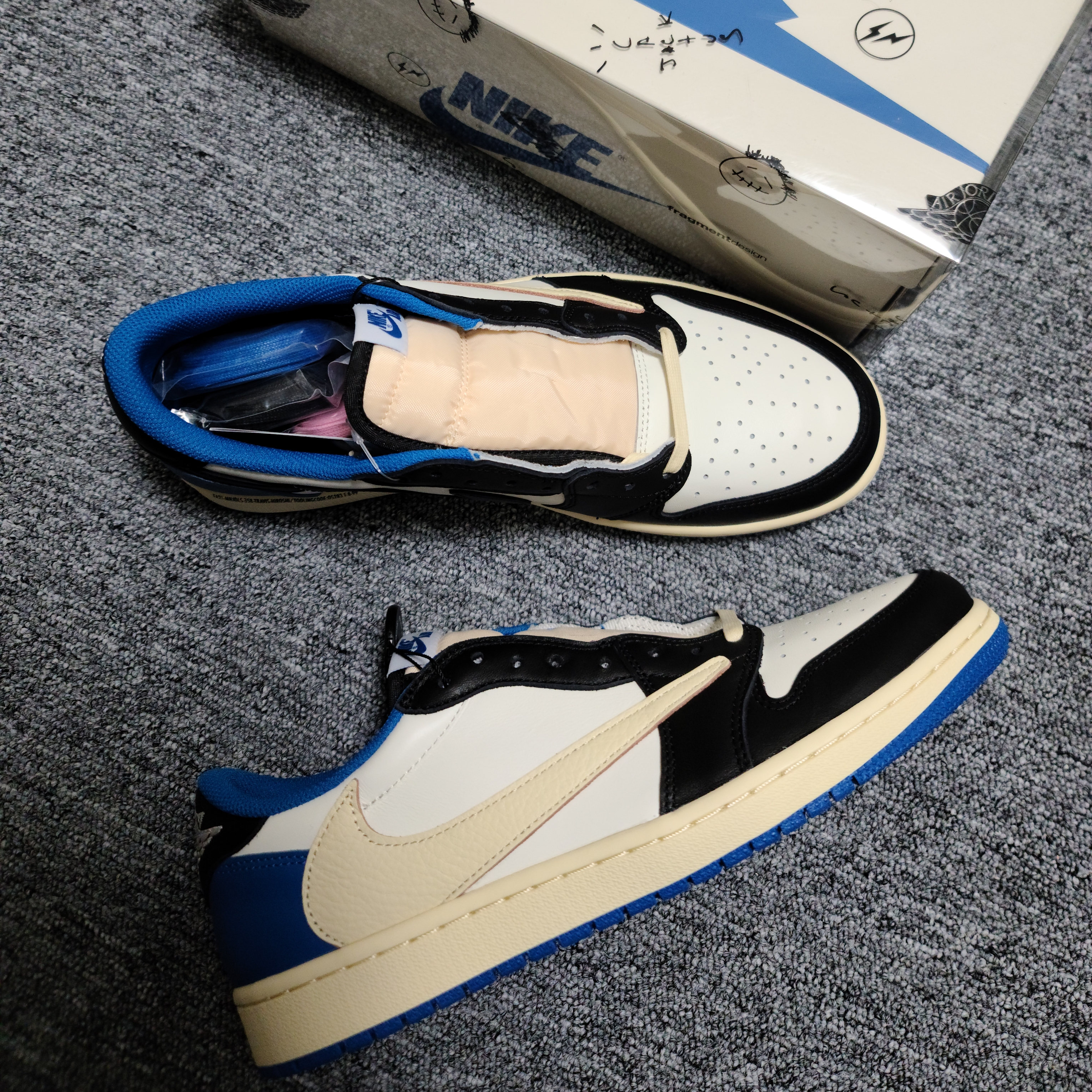 Jordan 1 x Travis Scott x Fragment Retro Low OG SP Military Blue 착용 스타일