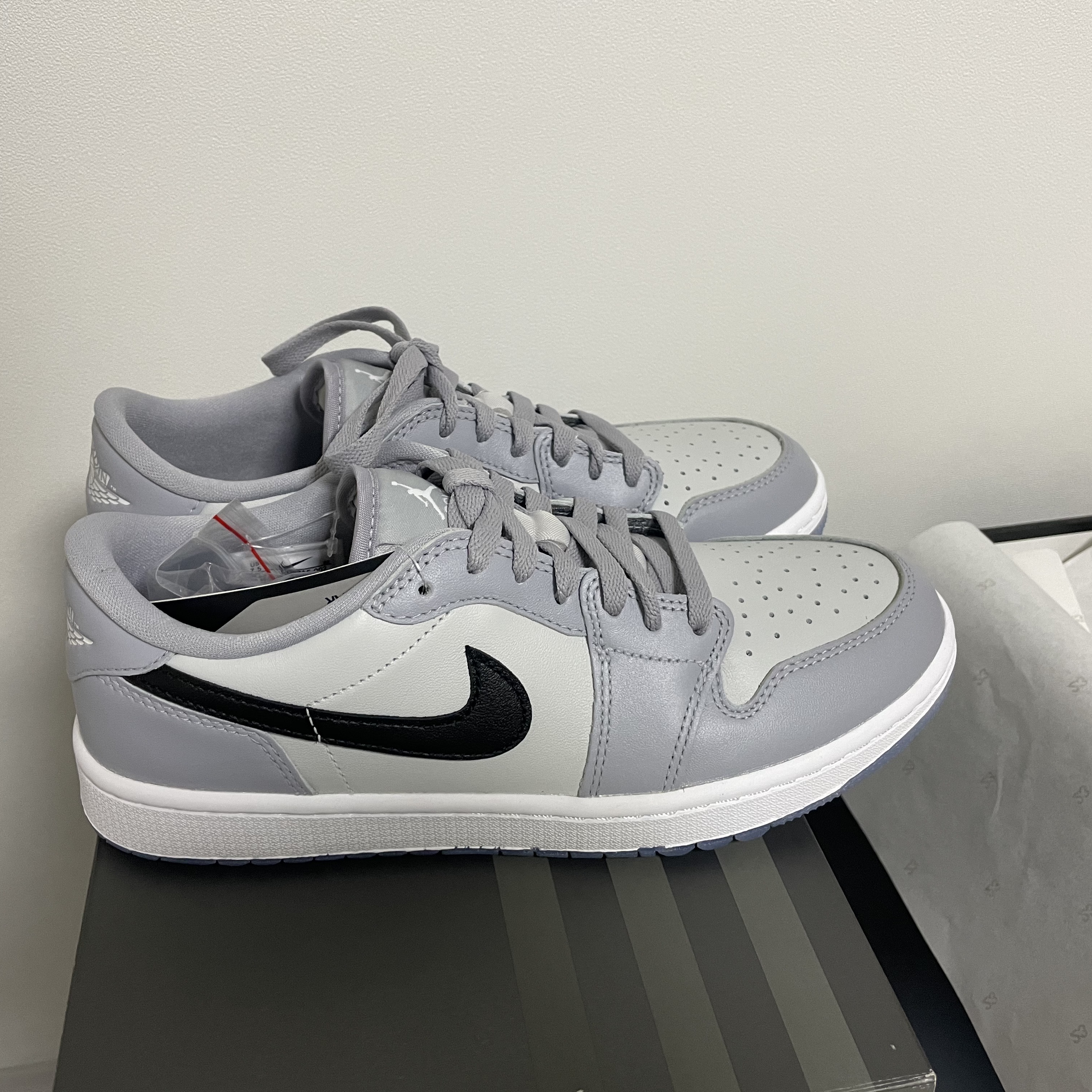 Jordan 1 Low Golf Wolf Grey 착용 스타일 - 2