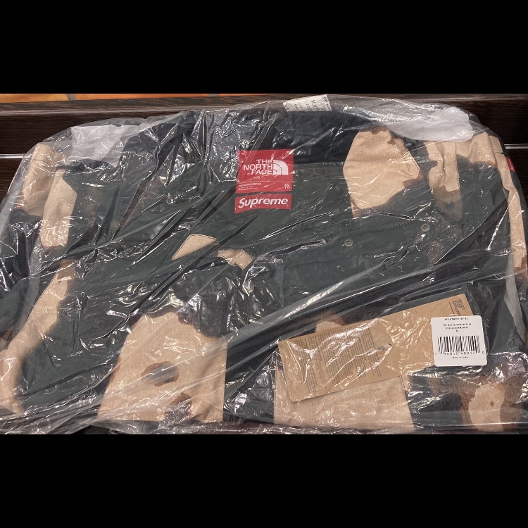 Supreme x The North Face Bleached Denim Print Mountain Jacket Black - 21FW 착용 스타일