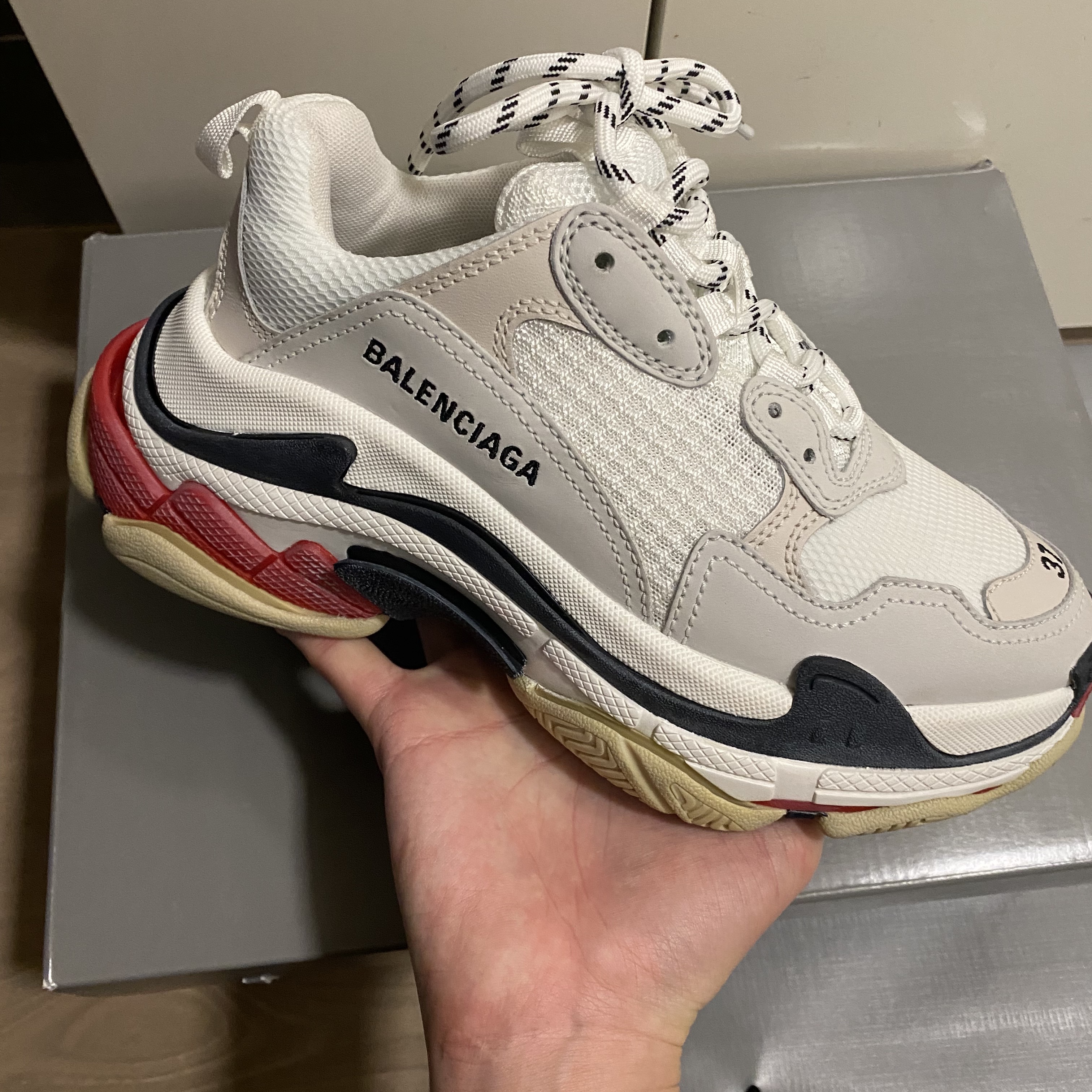 Balenciaga Triple S Sneakers White Black Red 2021 착용 스타일