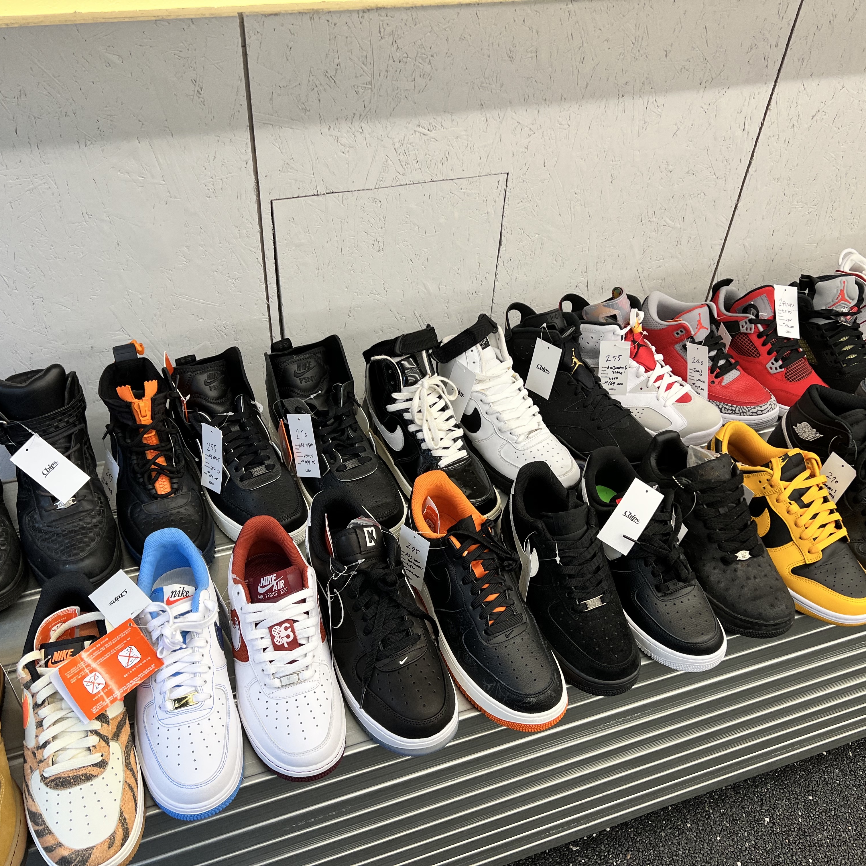 IAB Studio Sweatpants Brown, Jordan 1 Low Shattered Backboard 착용 스타일 - 4